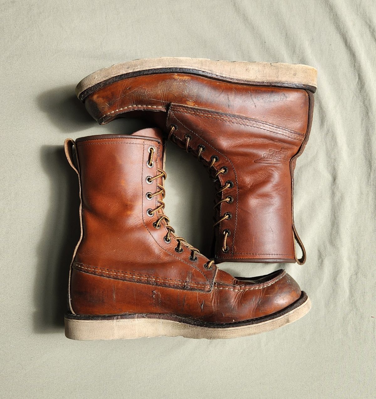 Photo by Longshot on April 5, 2024 of the Red Wing 8-Inch Classic Moc in S.B. Foot Oro-Iginal.