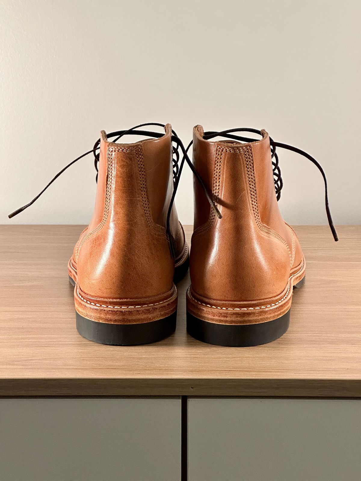 Photo by PanicAtTheCisco on October 1, 2022 of the Oak Street Bootmakers Field Boot in Maryam Natural TPR Horsebutt.