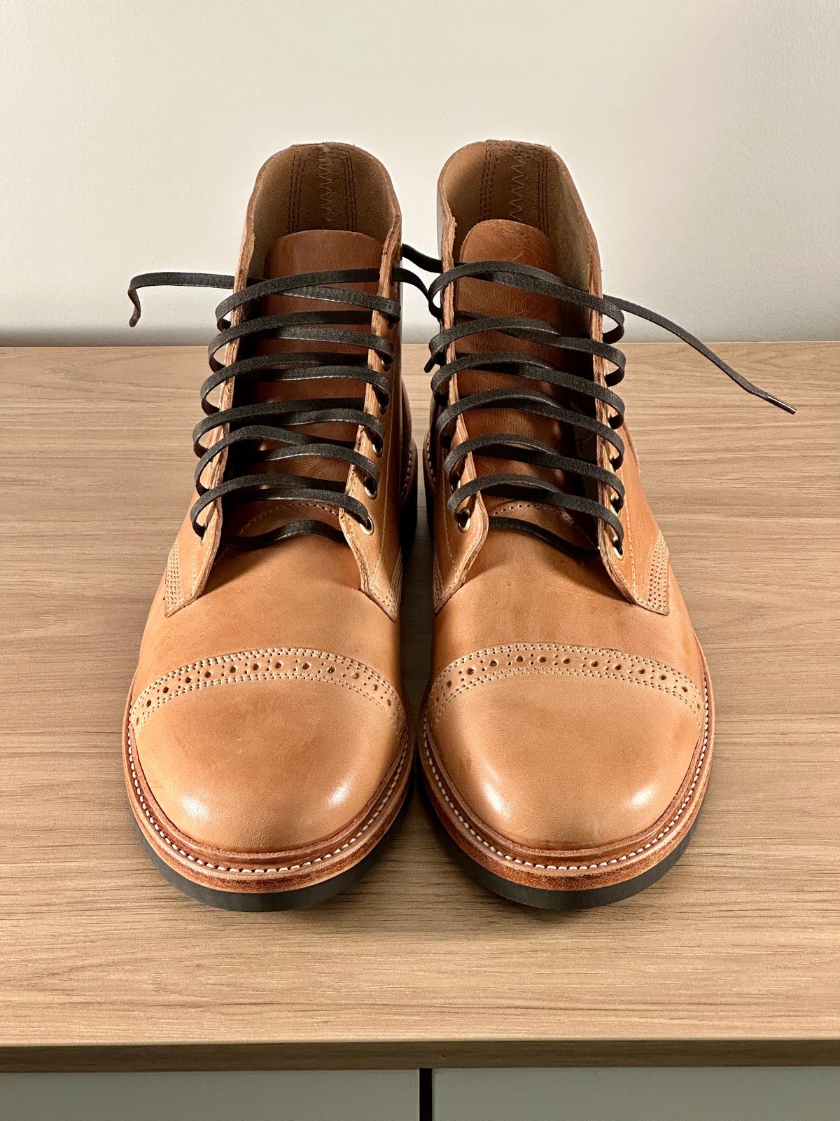 Photo by PanicAtTheCisco on October 1, 2022 of the Oak Street Bootmakers Field Boot in Maryam Natural TPR Horsebutt.
