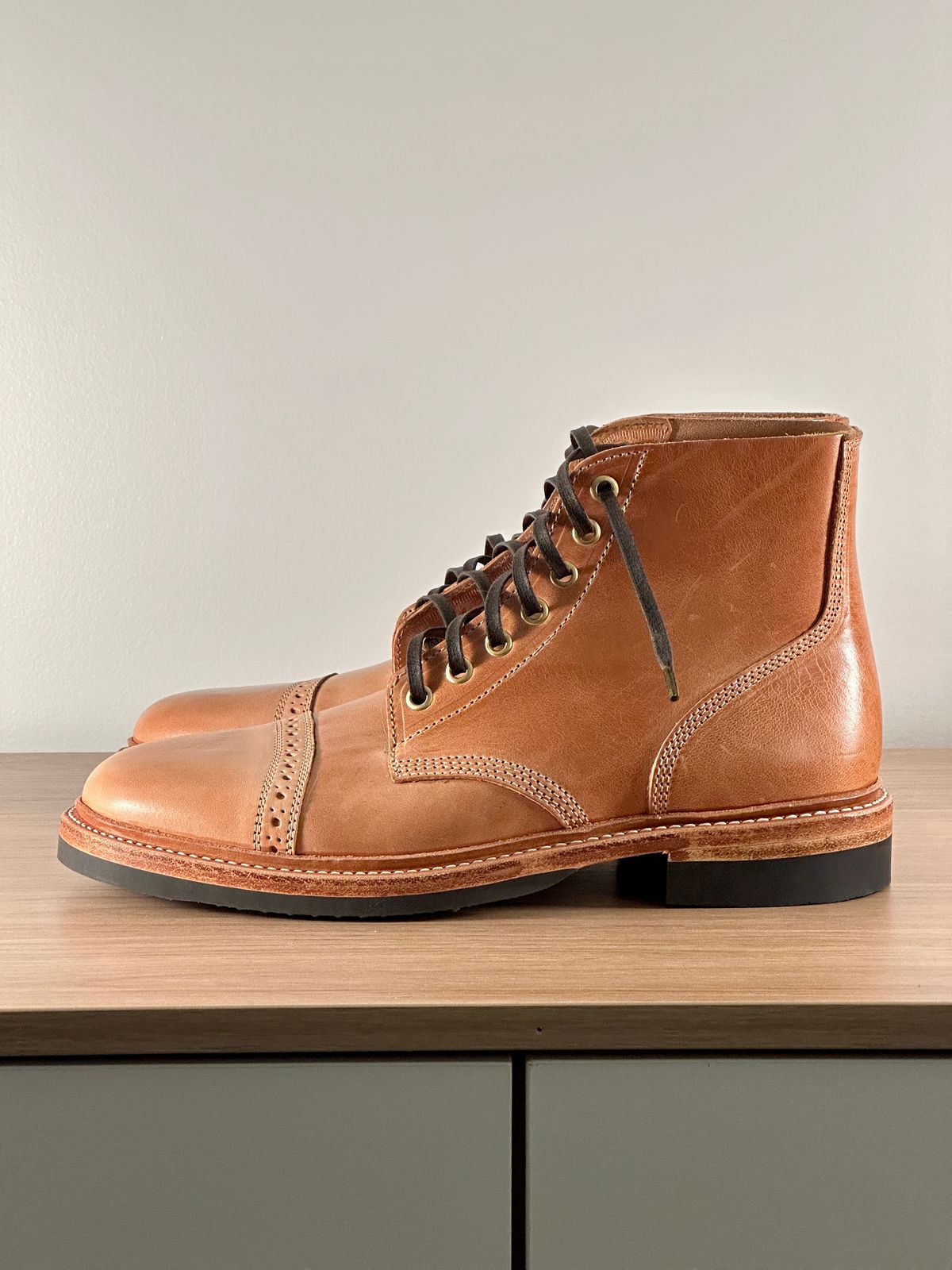 Photo by PanicAtTheCisco on October 1, 2022 of the Oak Street Bootmakers Field Boot in Maryam Natural TPR Horsebutt.