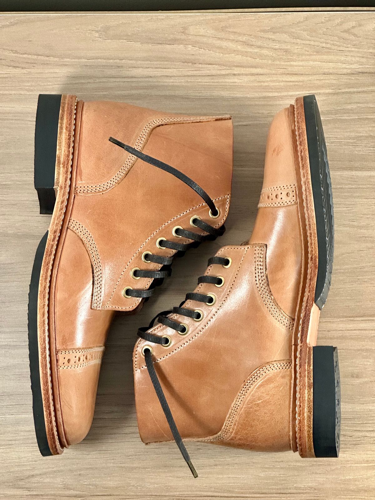 Photo by PanicAtTheCisco on October 1, 2022 of the Oak Street Bootmakers Field Boot in Maryam Natural TPR Horsebutt.