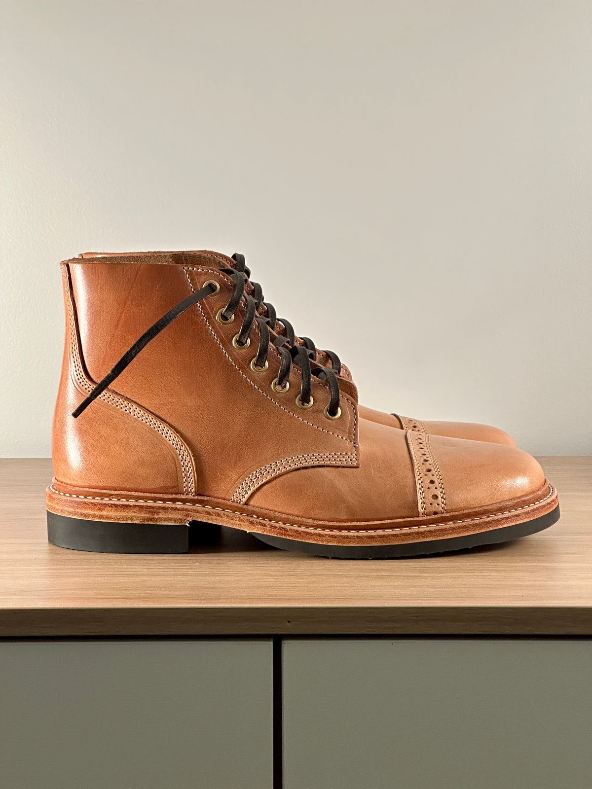 Photo by PanicAtTheCisco on October 1, 2022 of the Oak Street Bootmakers Field Boot in Maryam Natural TPR Horsebutt.