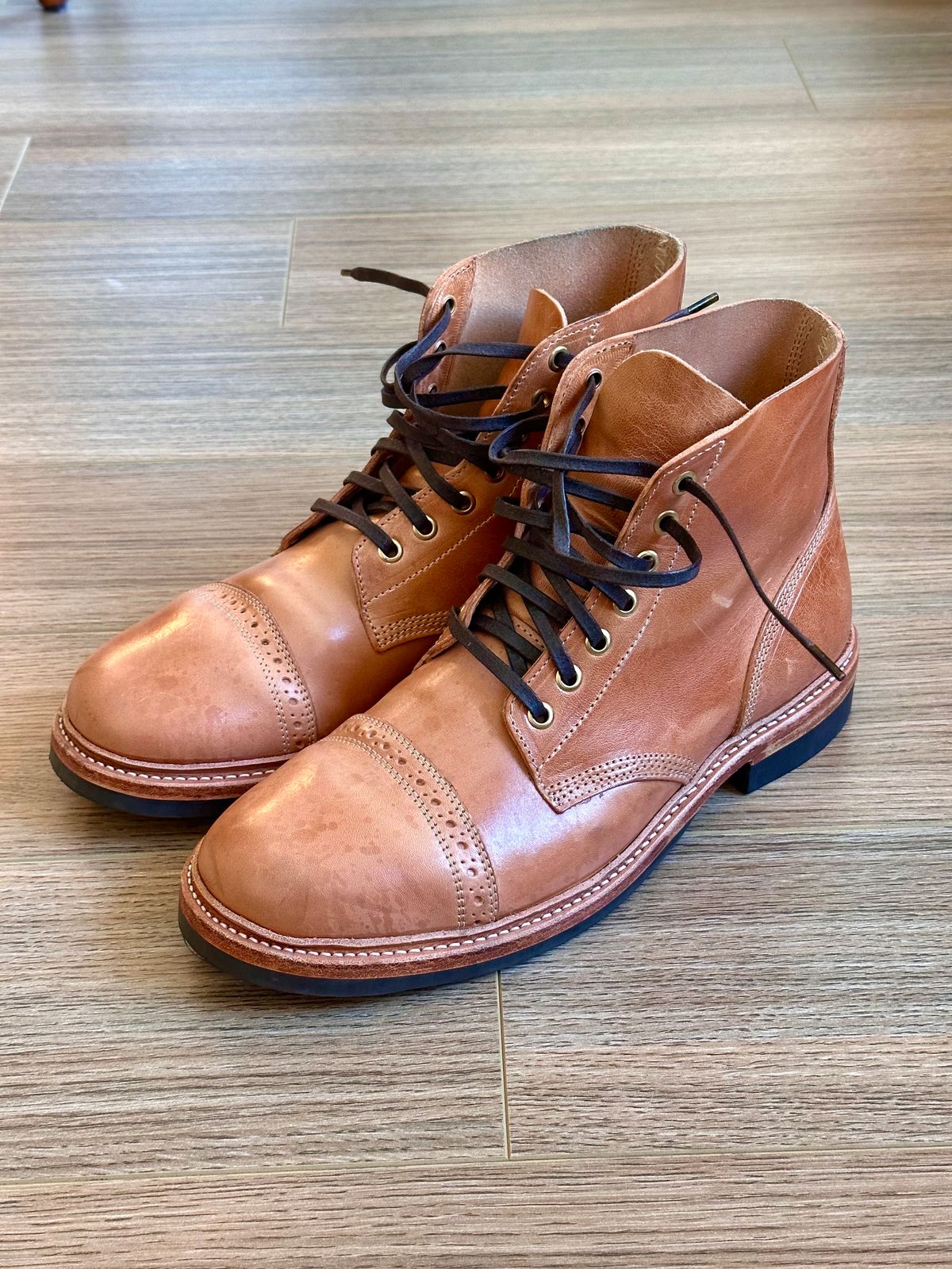 Photo by PanicAtTheCisco on October 7, 2022 of the Oak Street Bootmakers Field Boot in Maryam Natural TPR Horsebutt.