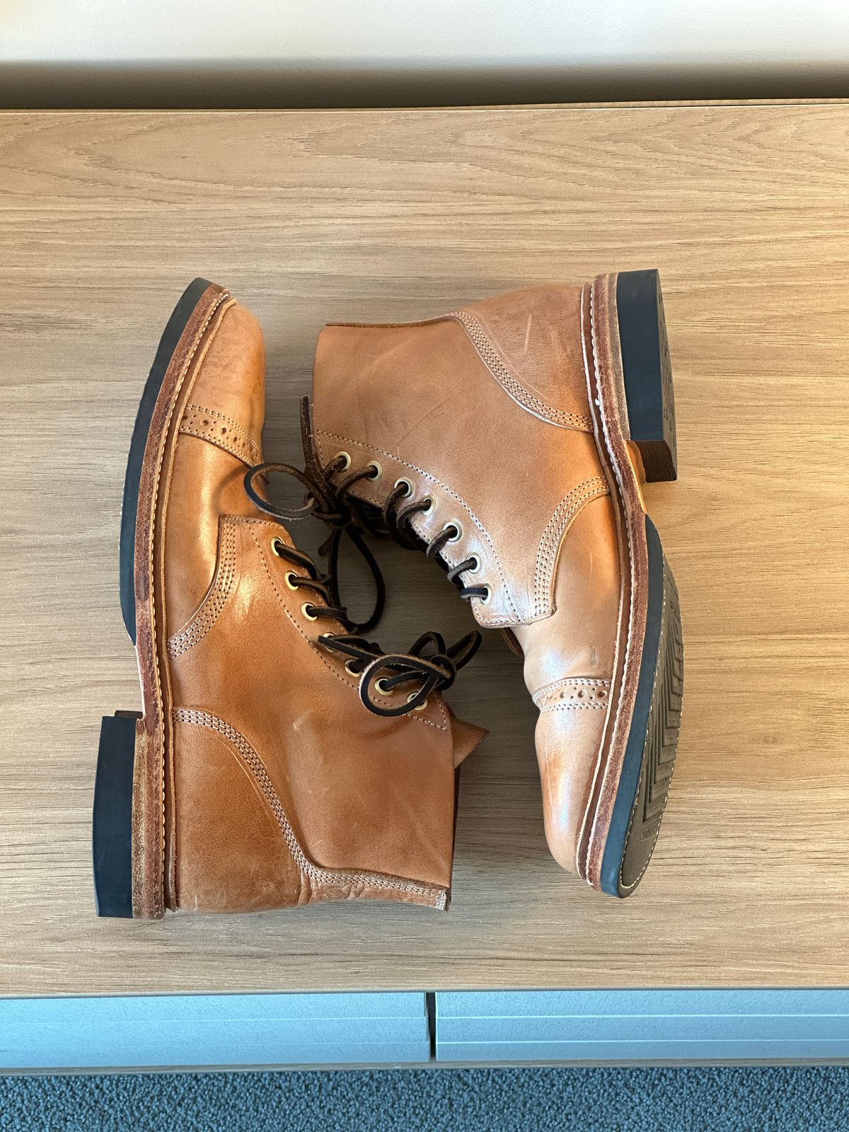 Photo by PanicAtTheCisco on November 4, 2022 of the Oak Street Bootmakers Field Boot in Maryam Natural TPR Horsebutt.