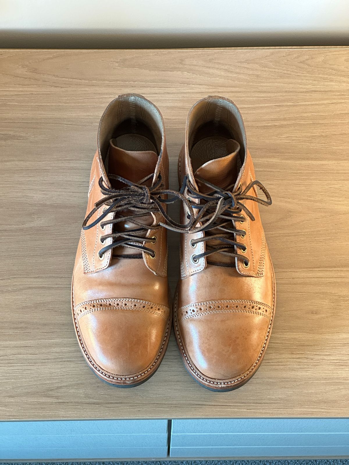 Photo by PanicAtTheCisco on November 4, 2022 of the Oak Street Bootmakers Field Boot in Maryam Natural TPR Horsebutt.