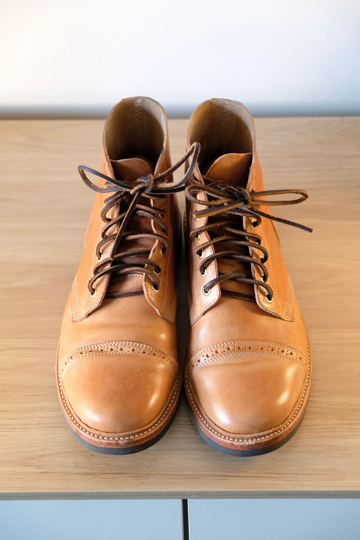 Photo by PanicAtTheCisco on December 5, 2022 of the Oak Street Bootmakers Field Boot in Maryam Natural TPR Horsebutt.