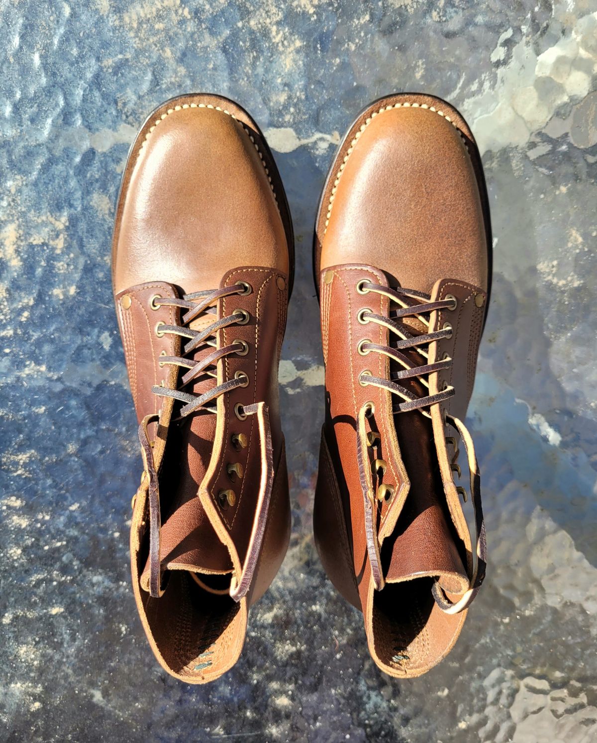 Photo by ericawjc on October 1, 2024 of the NF Bootmaker Milton Boot in Horween Natural Illini Latigo.