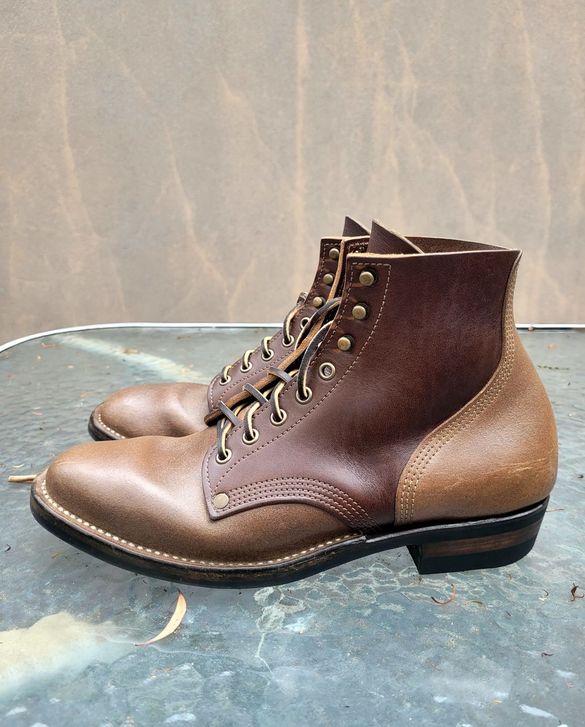 Photo by ericawjc on December 6, 2024 of the NF Bootmaker Milton Boot in Horween Natural Illini Latigo.