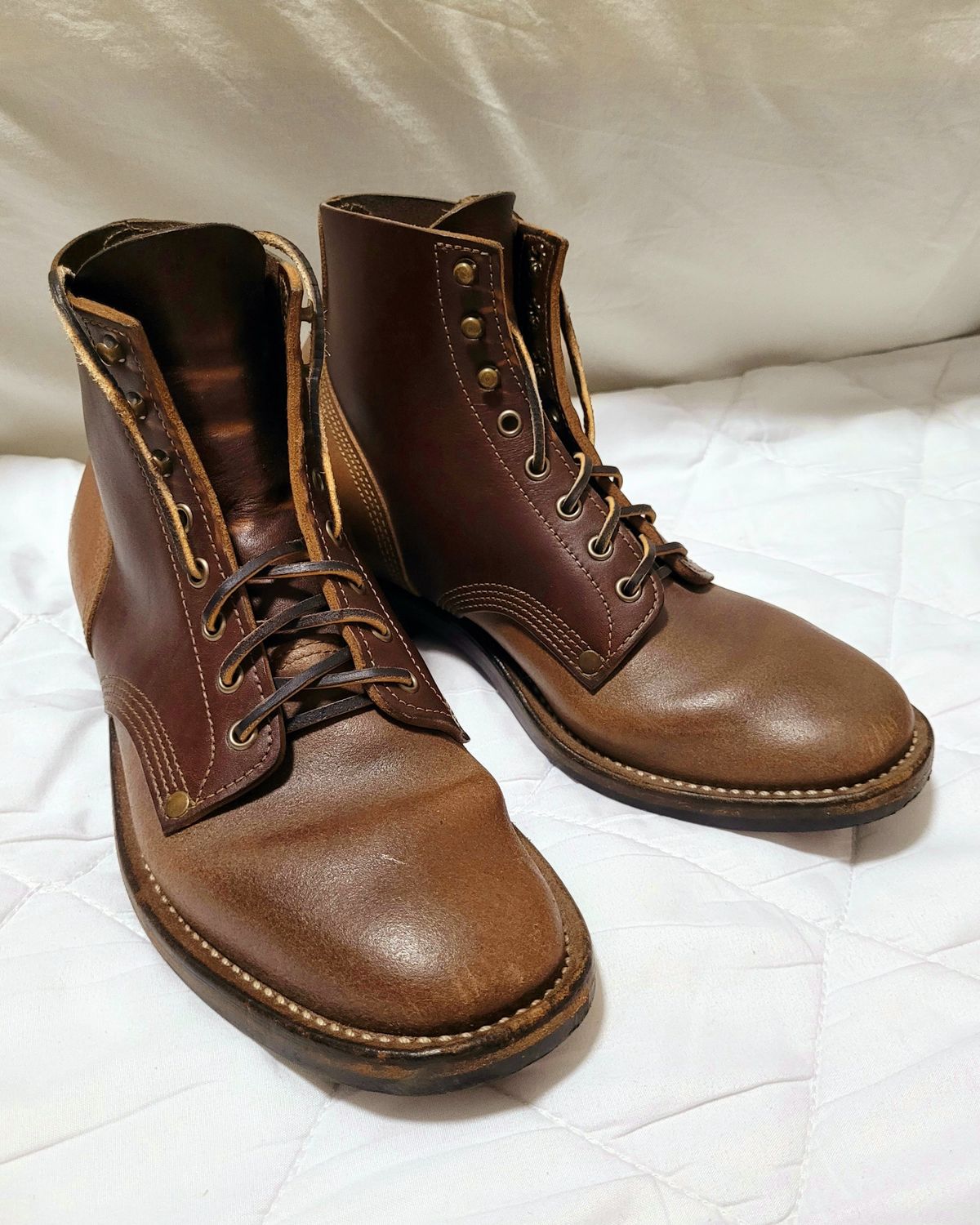 Photo by ericawjc on January 6, 2025 of the NF Bootmaker Milton Boot in Horween Natural Illini Latigo.