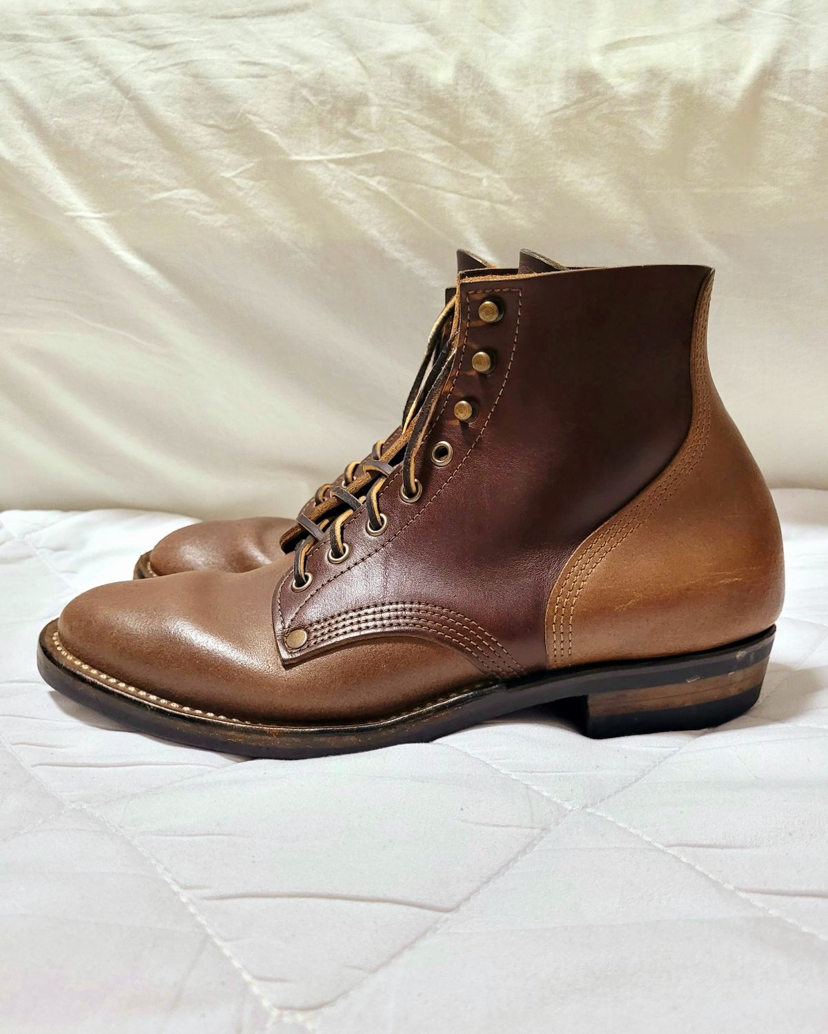 Photo by ericawjc on January 6, 2025 of the NF Bootmaker Milton Boot in Horween Natural Illini Latigo.