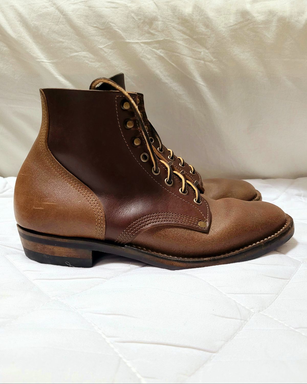 Photo by ericawjc on January 6, 2025 of the NF Bootmaker Milton Boot in Horween Natural Illini Latigo.