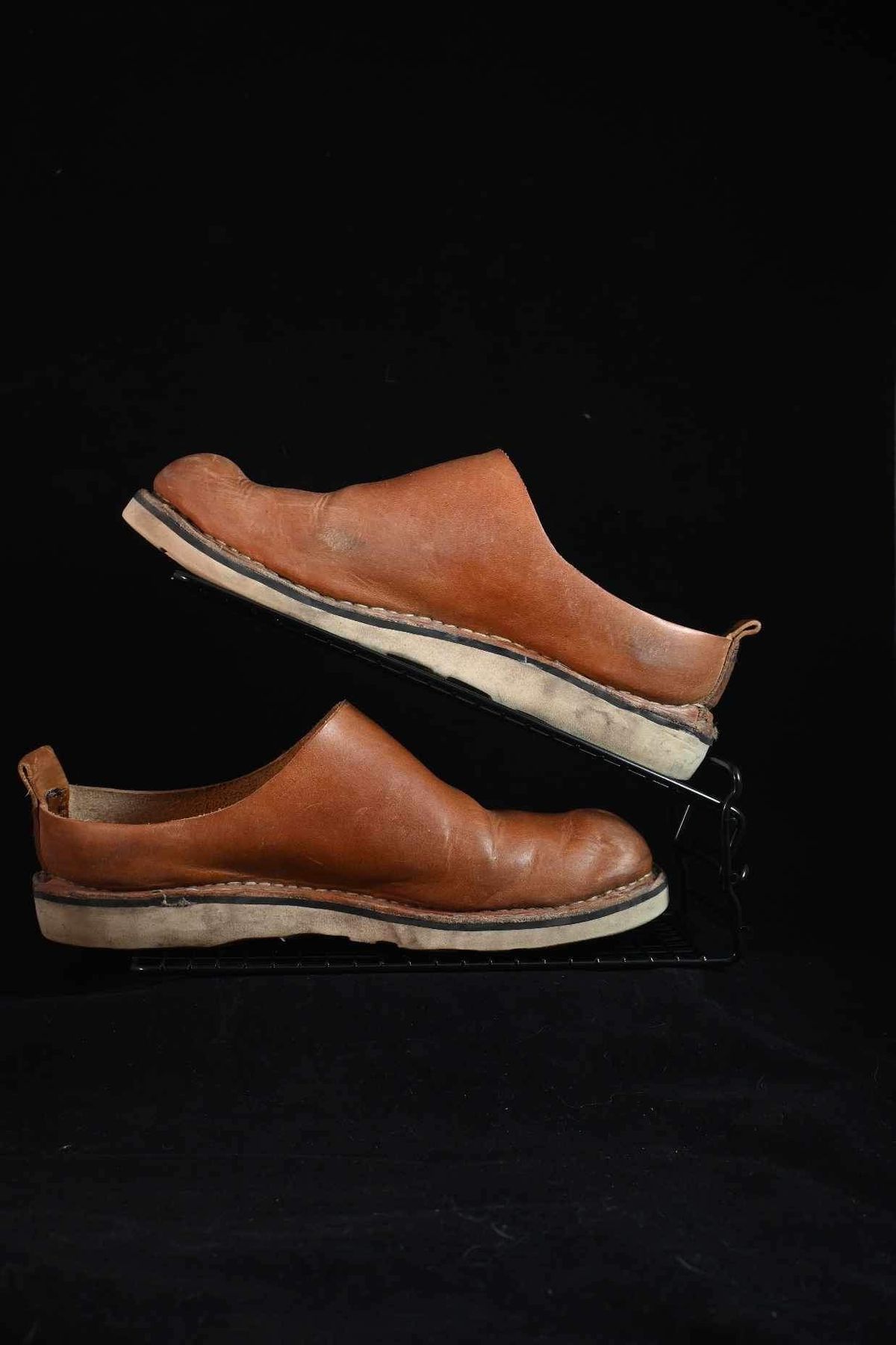 Photo by kristinr on March 2, 2024 of the Hook & Punch Mule in Conciera MPG Aragona English tan.