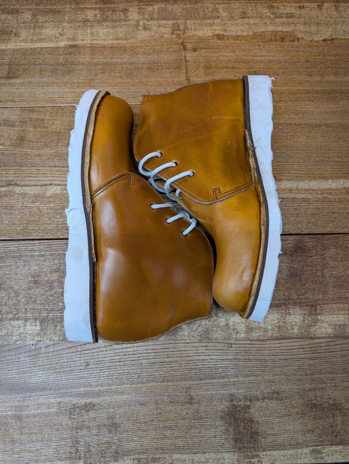 Photo by kristinr on October 5, 2024 of the Hook & Punch Chukka V2 in Horween Sunflower cavalier.