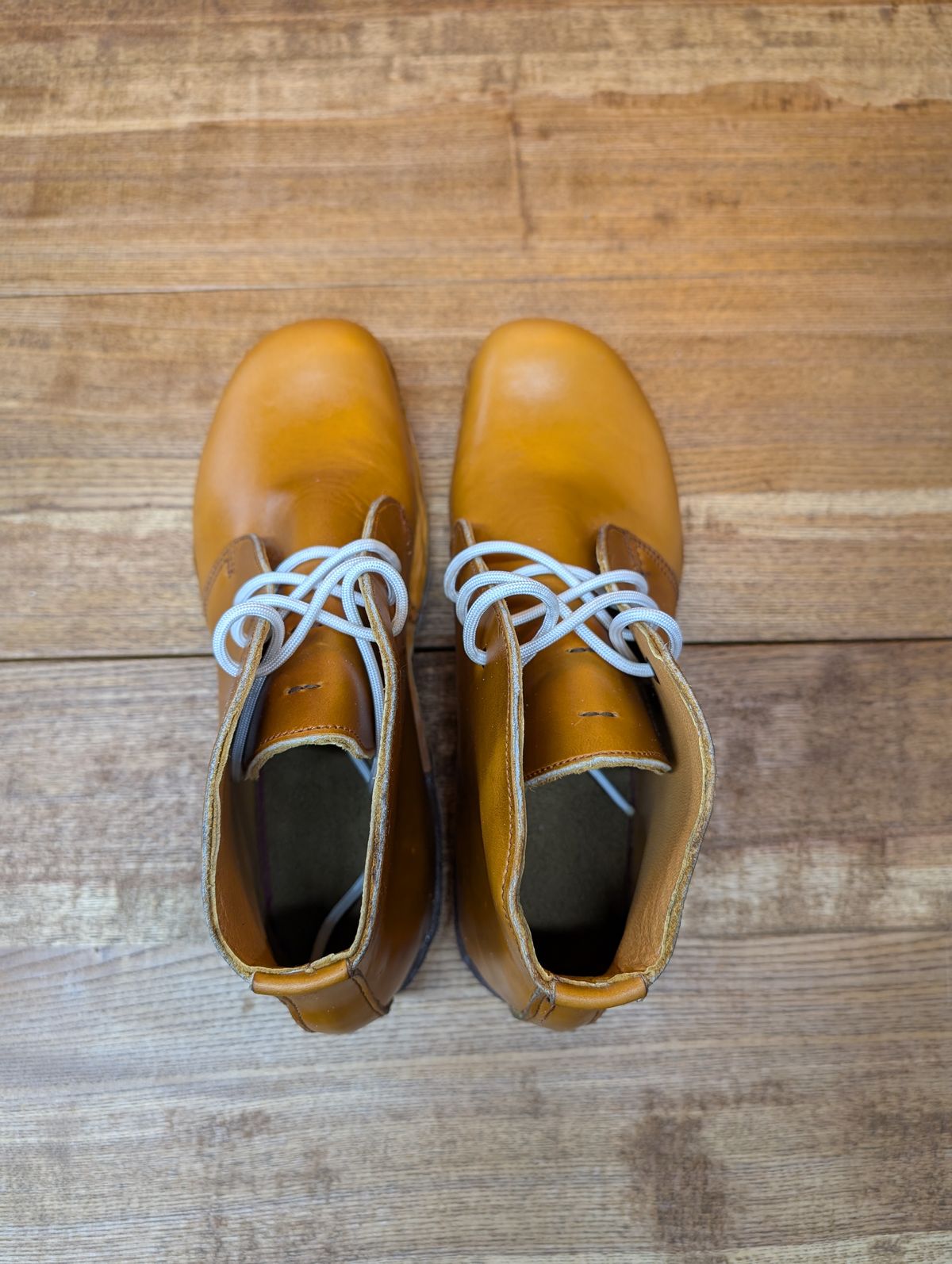 Photo by kristinr on October 5, 2024 of the Hook & Punch Chukka V2 in Horween Sunflower cavalier.