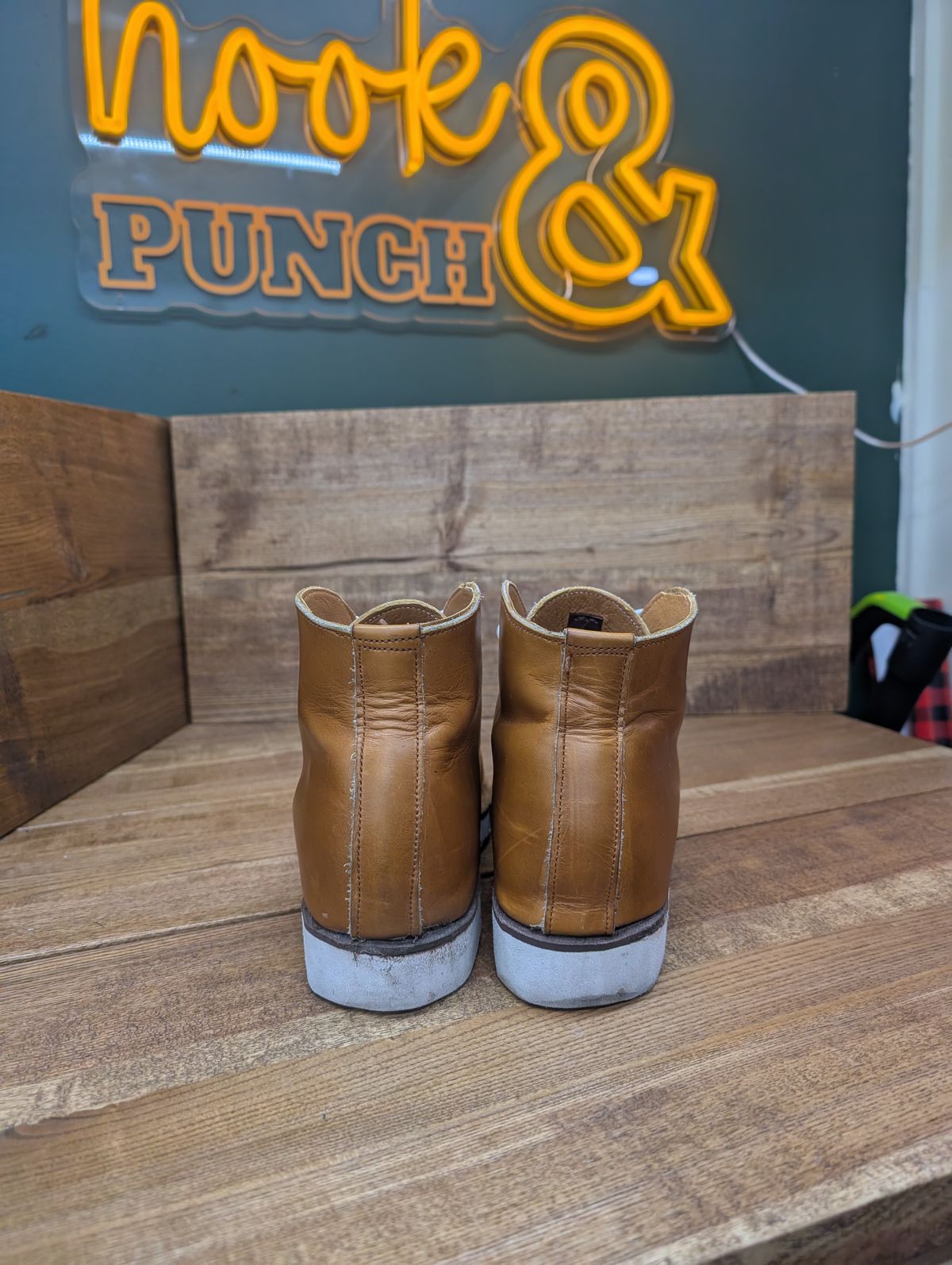 Photo by kristinr on November 5, 2024 of the Hook & Punch Chukka V2 in Horween Sunflower cavalier.