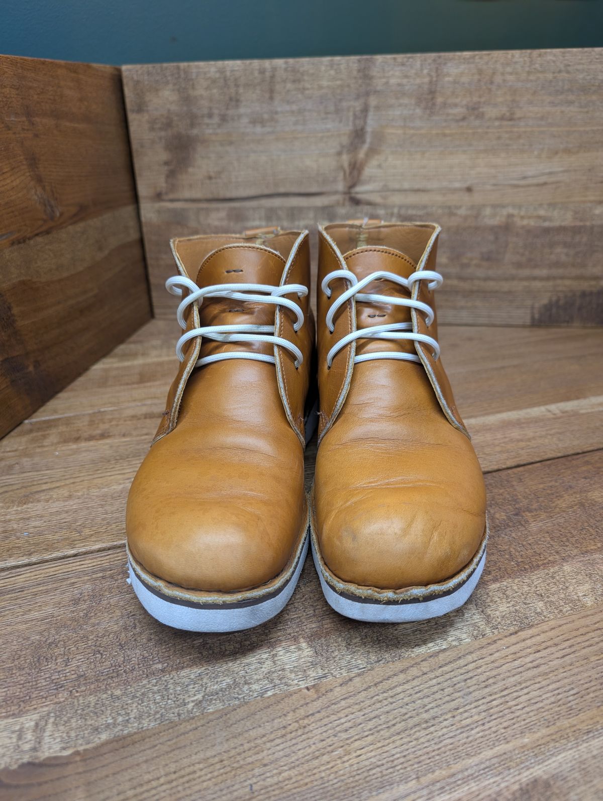 Photo by kristinr on November 5, 2024 of the Hook & Punch Chukka V2 in Horween Sunflower cavalier.