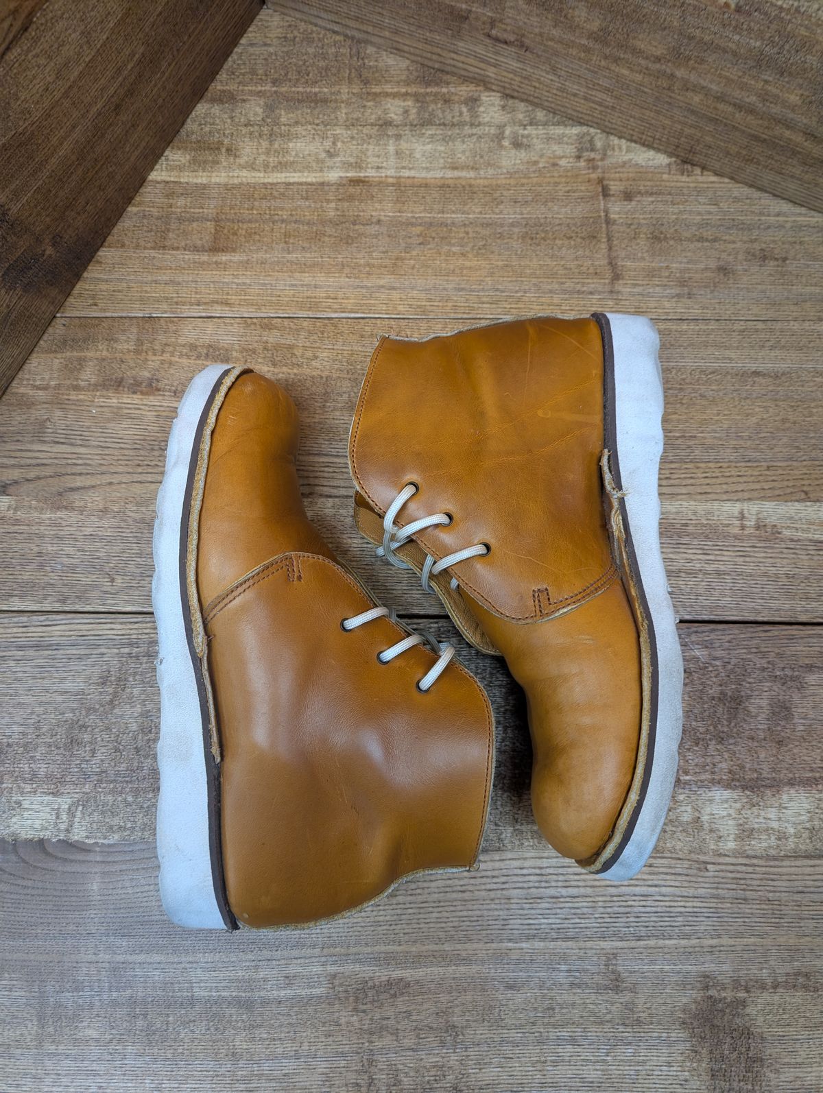 Photo by kristinr on November 5, 2024 of the Hook & Punch Chukka V2 in Horween Sunflower cavalier.