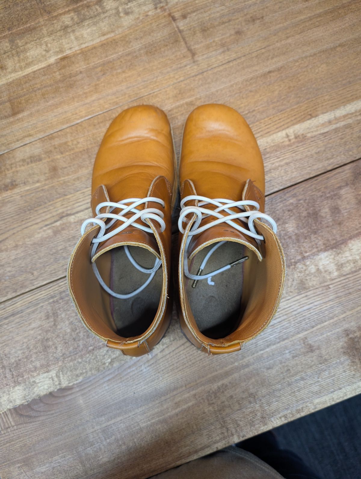Photo by kristinr on November 5, 2024 of the Hook & Punch Chukka V2 in Horween Sunflower cavalier.