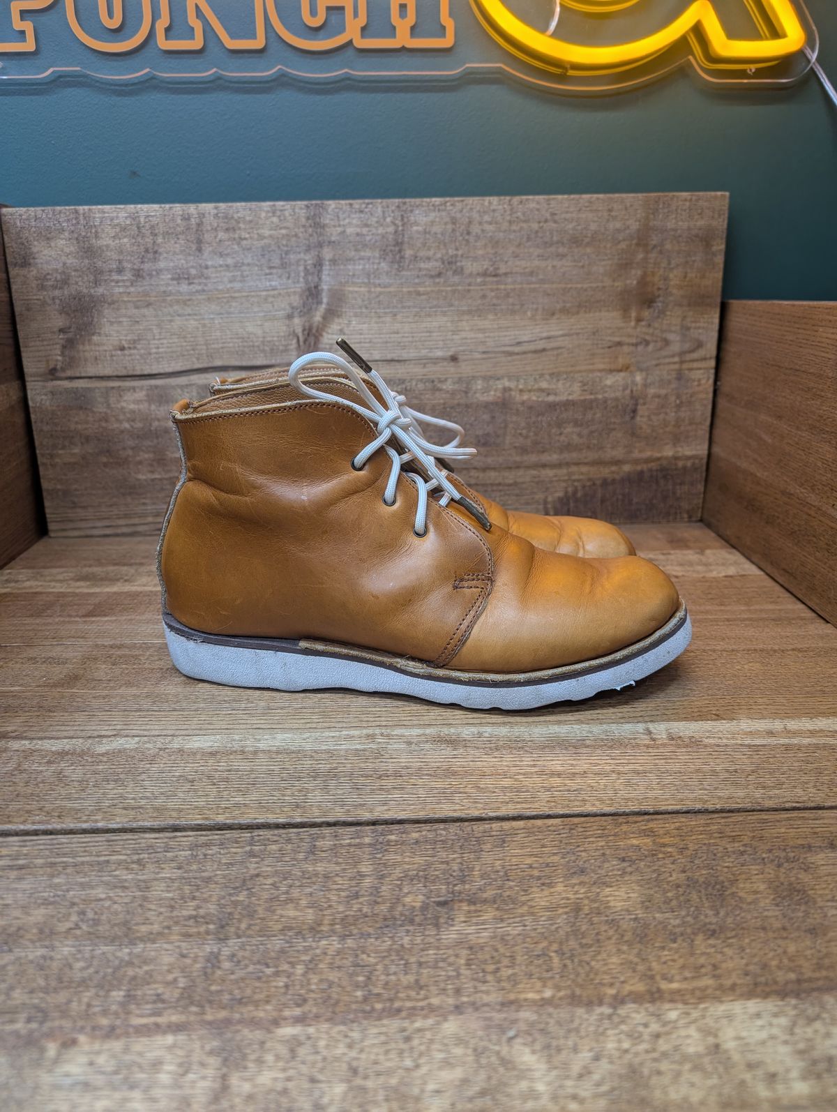 Photo by kristinr on December 4, 2024 of the Hook & Punch Chukka V2 in Horween Sunflower cavalier.