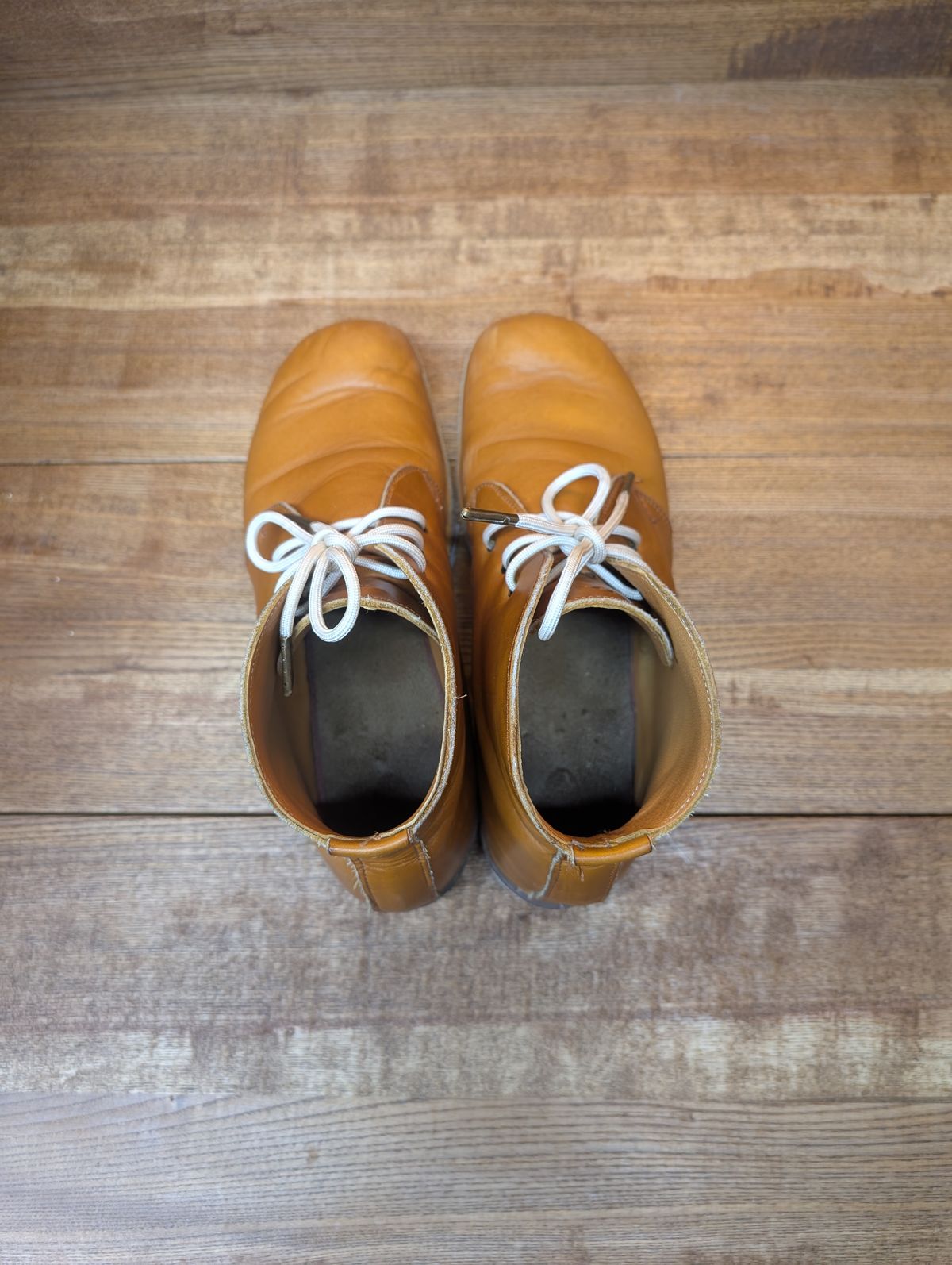Photo by kristinr on December 4, 2024 of the Hook & Punch Chukka V2 in Horween Sunflower cavalier.