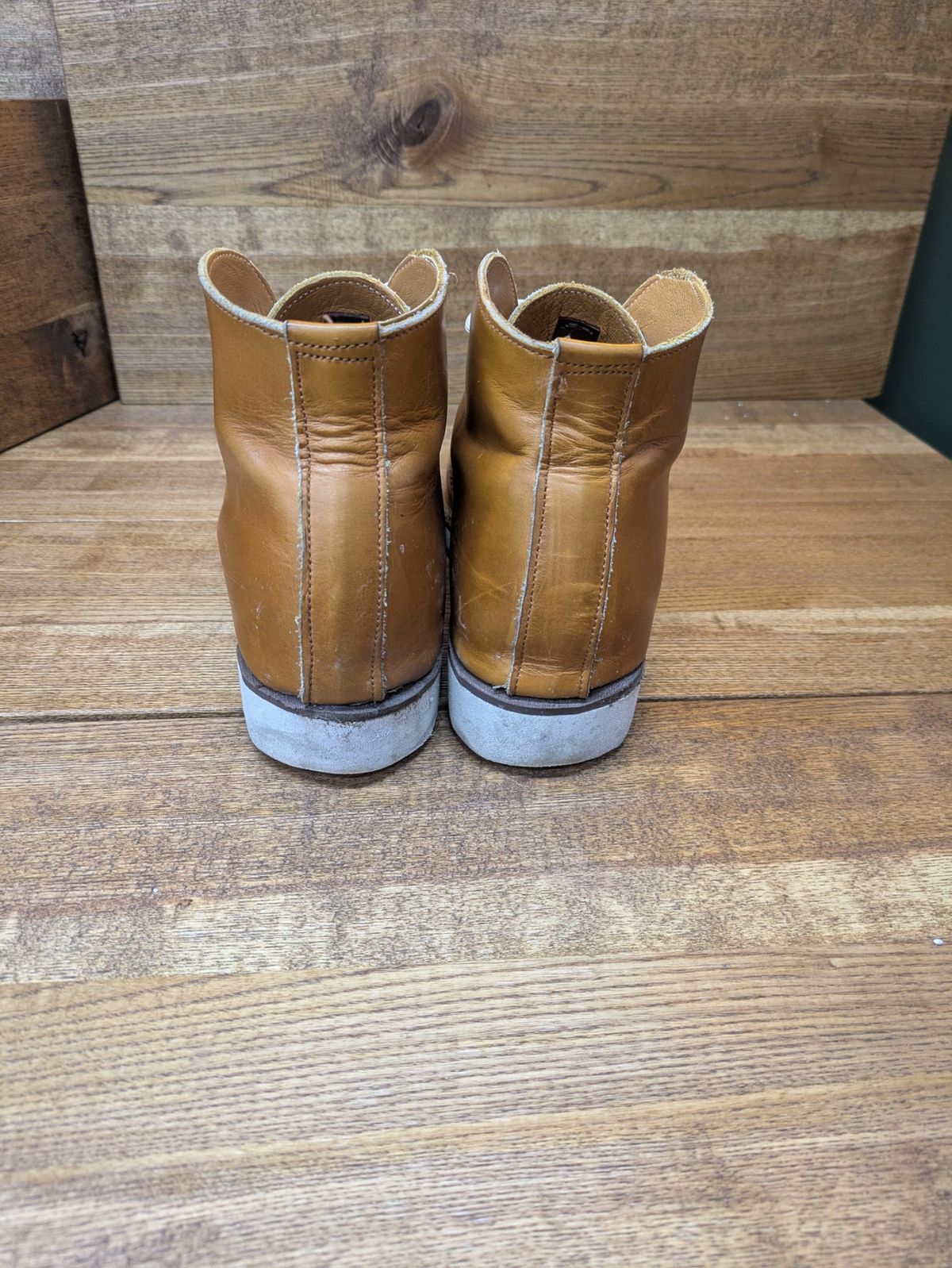 Photo by kristinr on January 3, 2025 of the Hook & Punch Chukka V2 in Horween Sunflower cavalier.