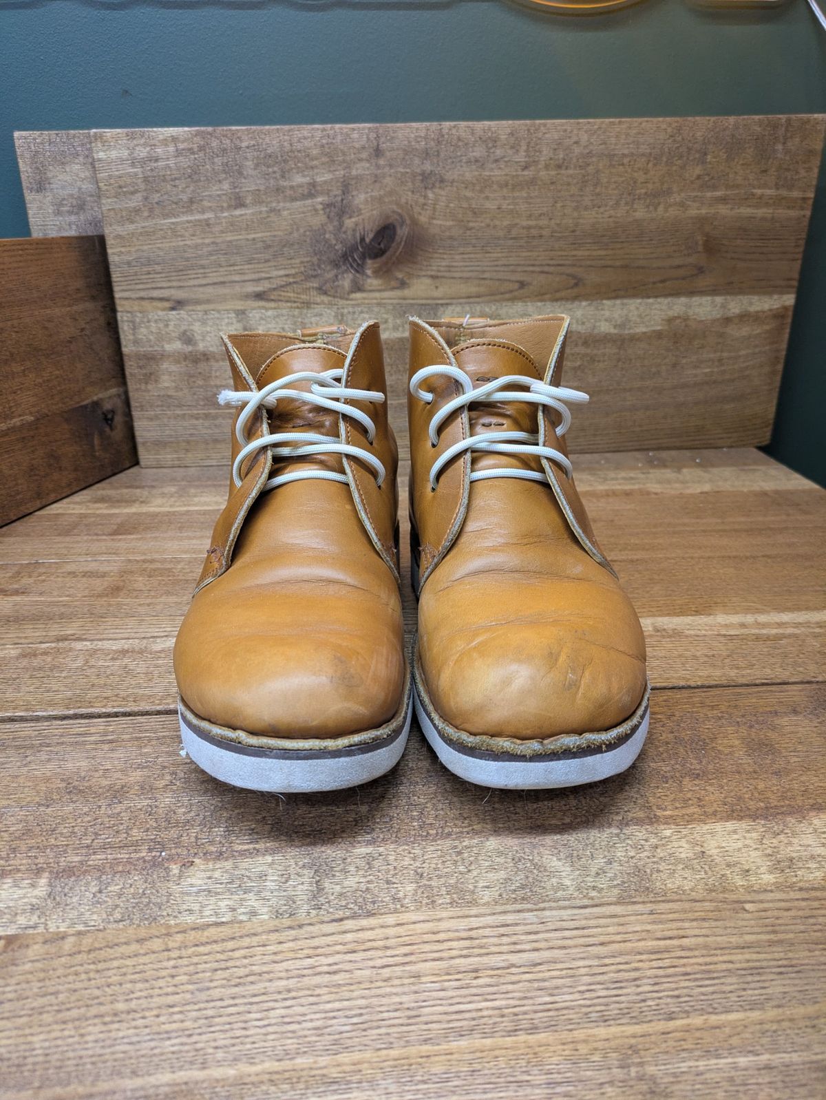 Photo by kristinr on January 3, 2025 of the Hook & Punch Chukka V2 in Horween Sunflower cavalier.