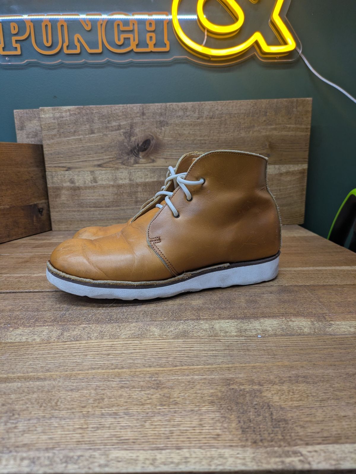 Photo by kristinr on January 3, 2025 of the Hook & Punch Chukka V2 in Horween Sunflower cavalier.