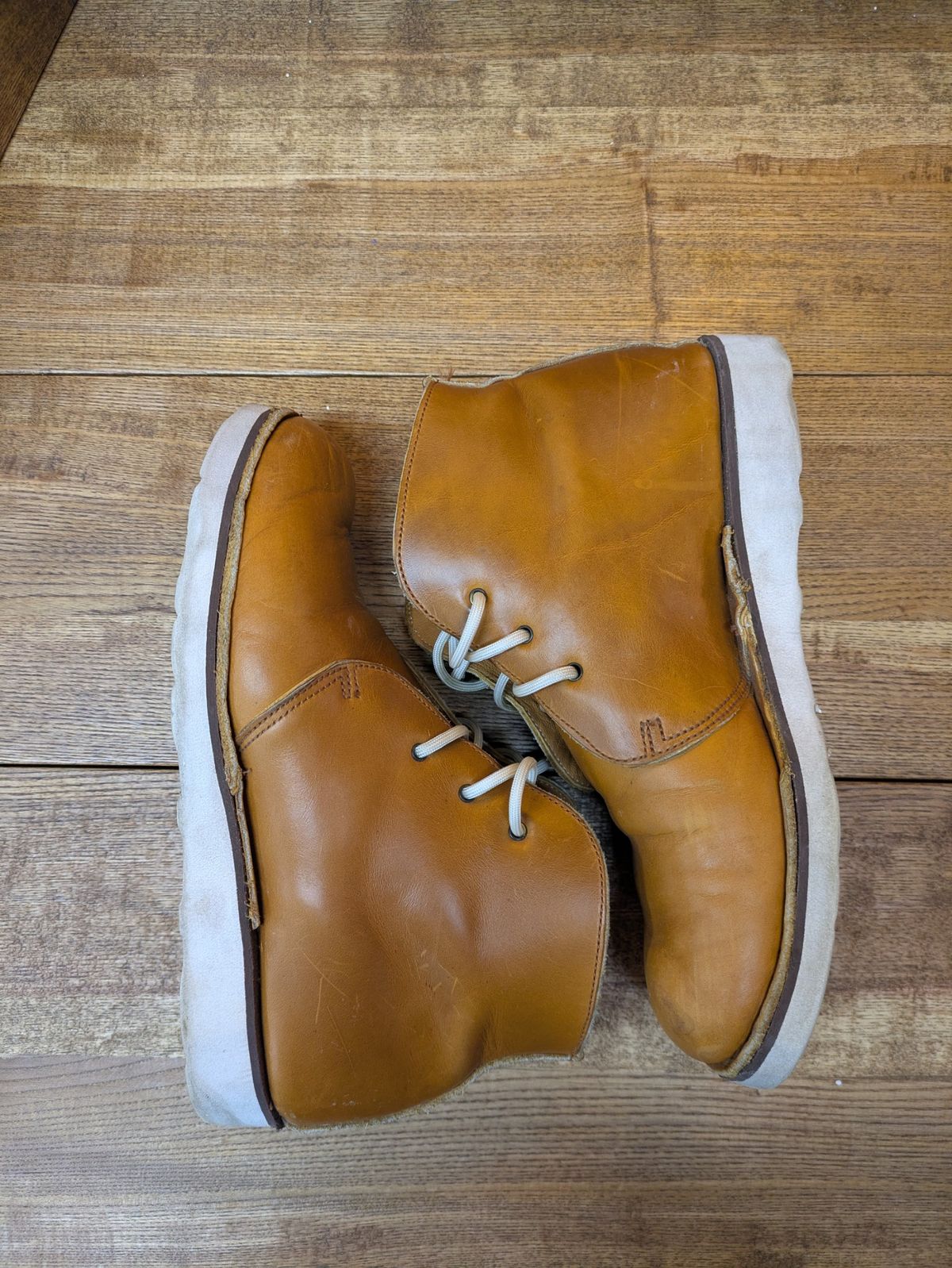 Photo by kristinr on January 3, 2025 of the Hook & Punch Chukka V2 in Horween Sunflower cavalier.