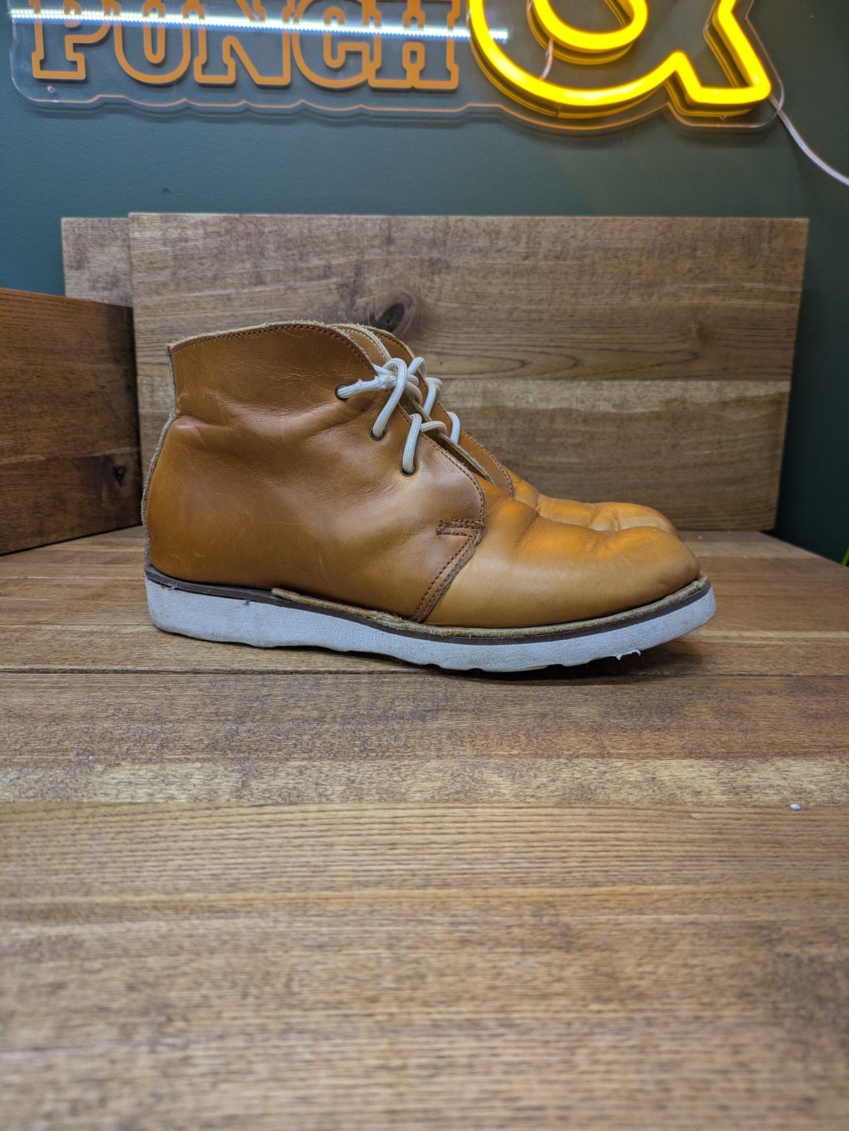 Photo by kristinr on January 3, 2025 of the Hook & Punch Chukka V2 in Horween Sunflower cavalier.