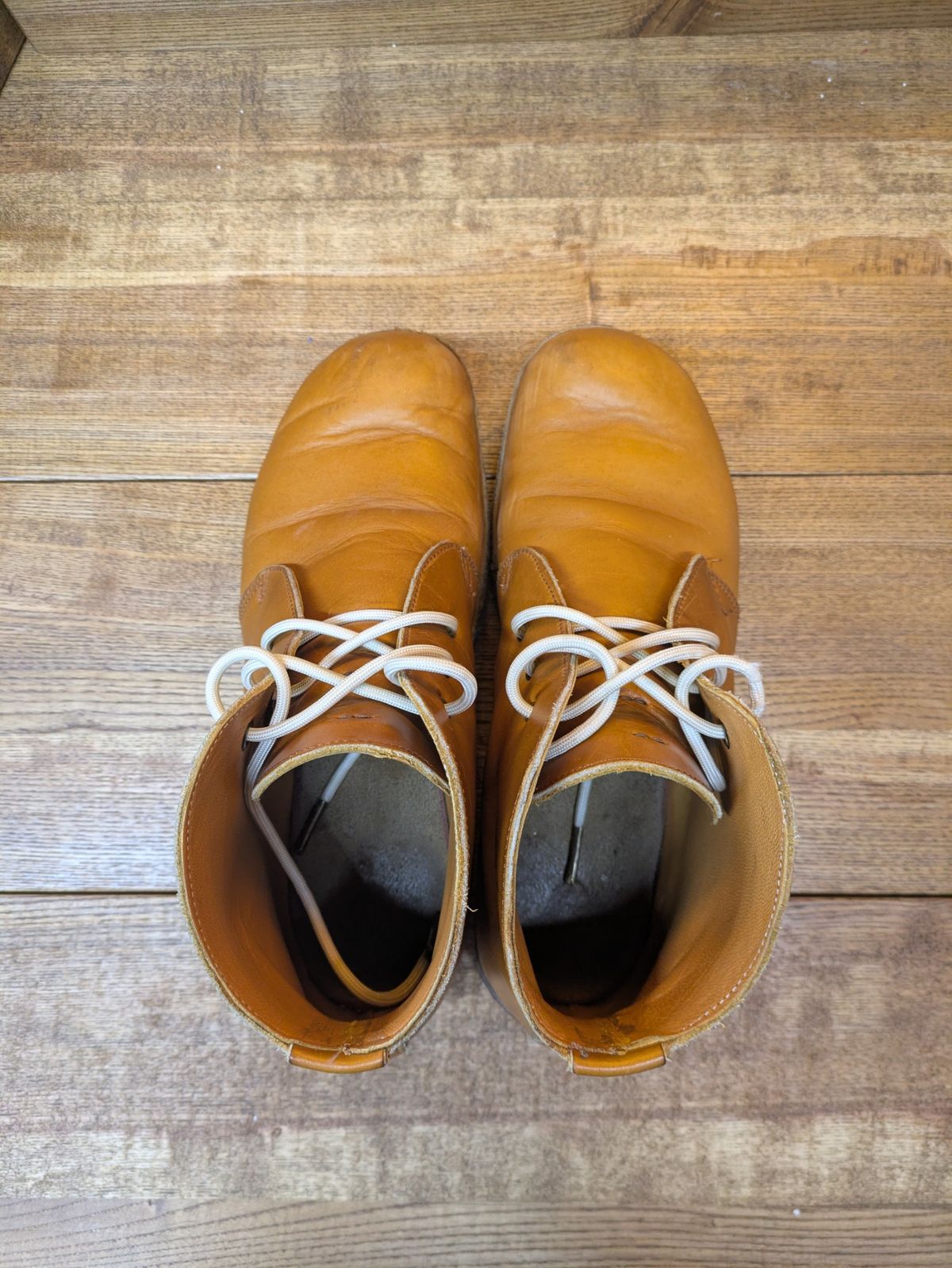 Photo by kristinr on January 3, 2025 of the Hook & Punch Chukka V2 in Horween Sunflower cavalier.
