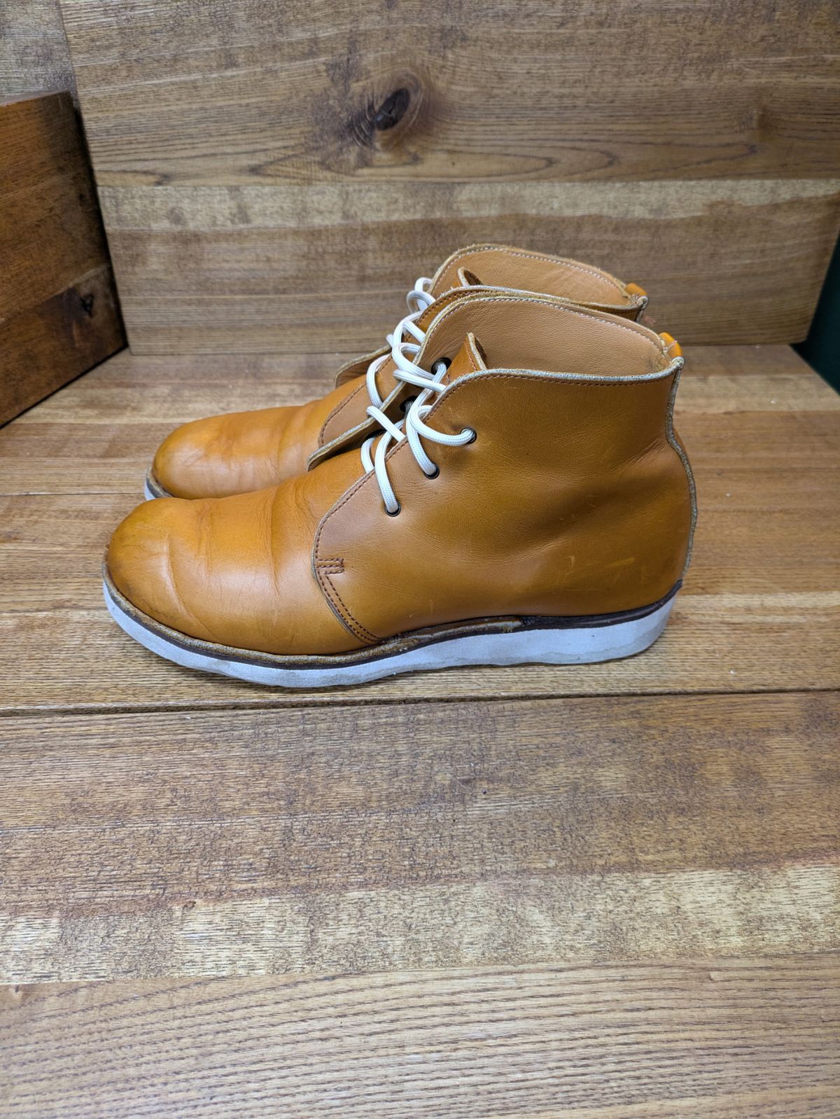 Photo by kristinr on February 3, 2025 of the Hook & Punch Chukka V2 in Horween Sunflower cavalier.