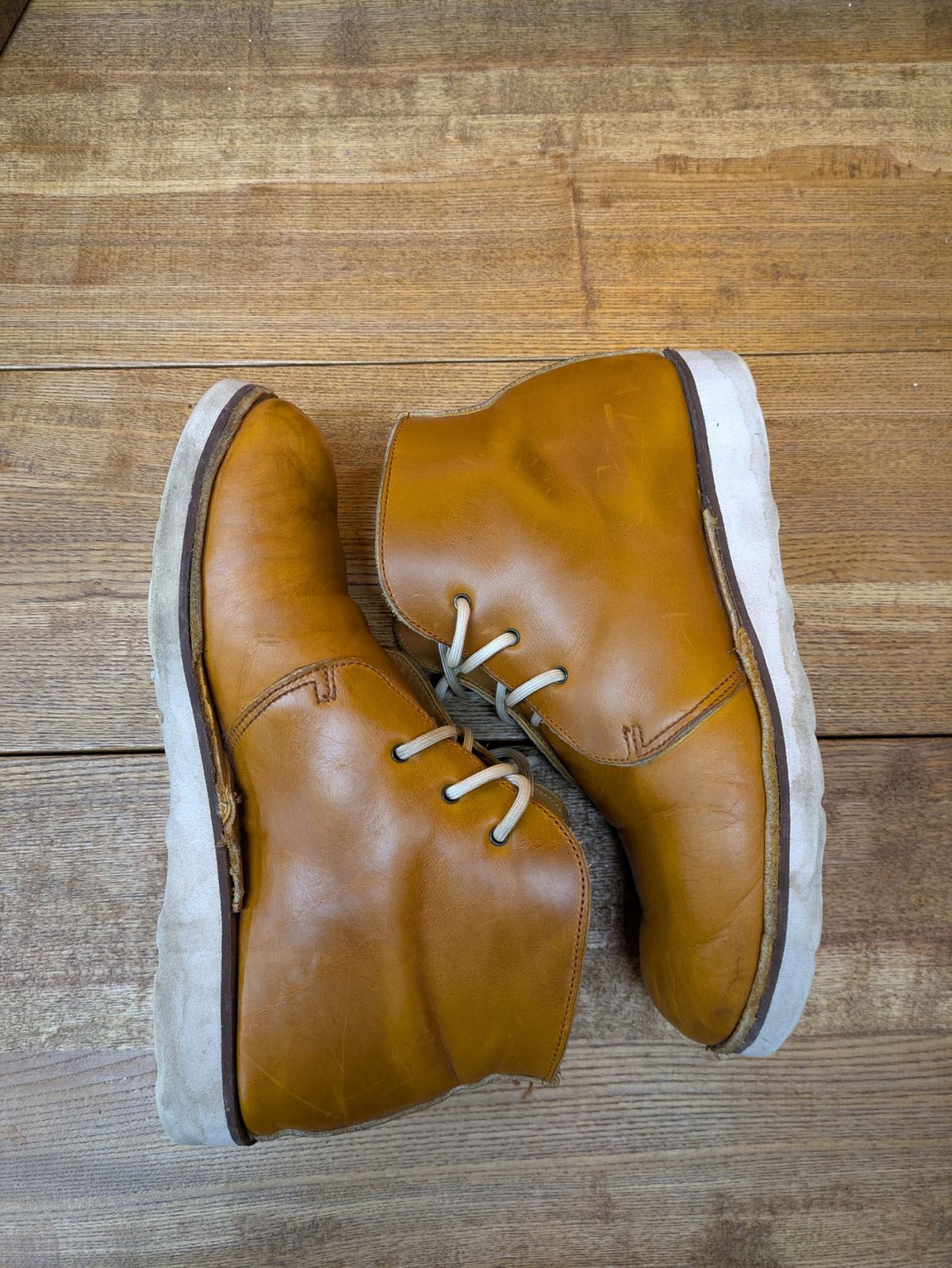 Photo by kristinr on February 3, 2025 of the Hook & Punch Chukka V2 in Horween Sunflower cavalier.
