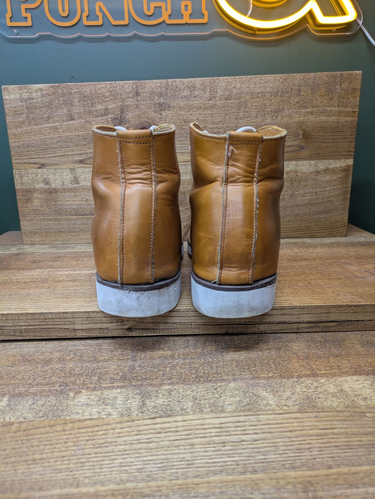 Photo by kristinr on March 5, 2025 of the Hook & Punch Chukka V2 in Horween Sunflower cavalier.