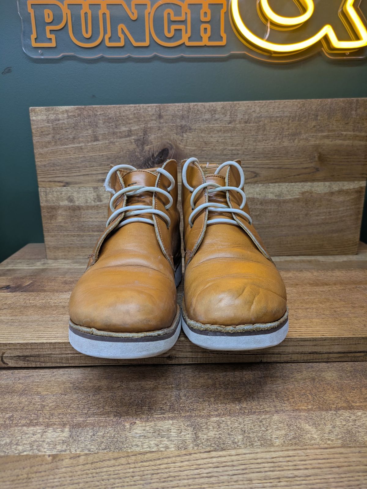 Photo by kristinr on March 5, 2025 of the Hook & Punch Chukka V2 in Horween Sunflower cavalier.
