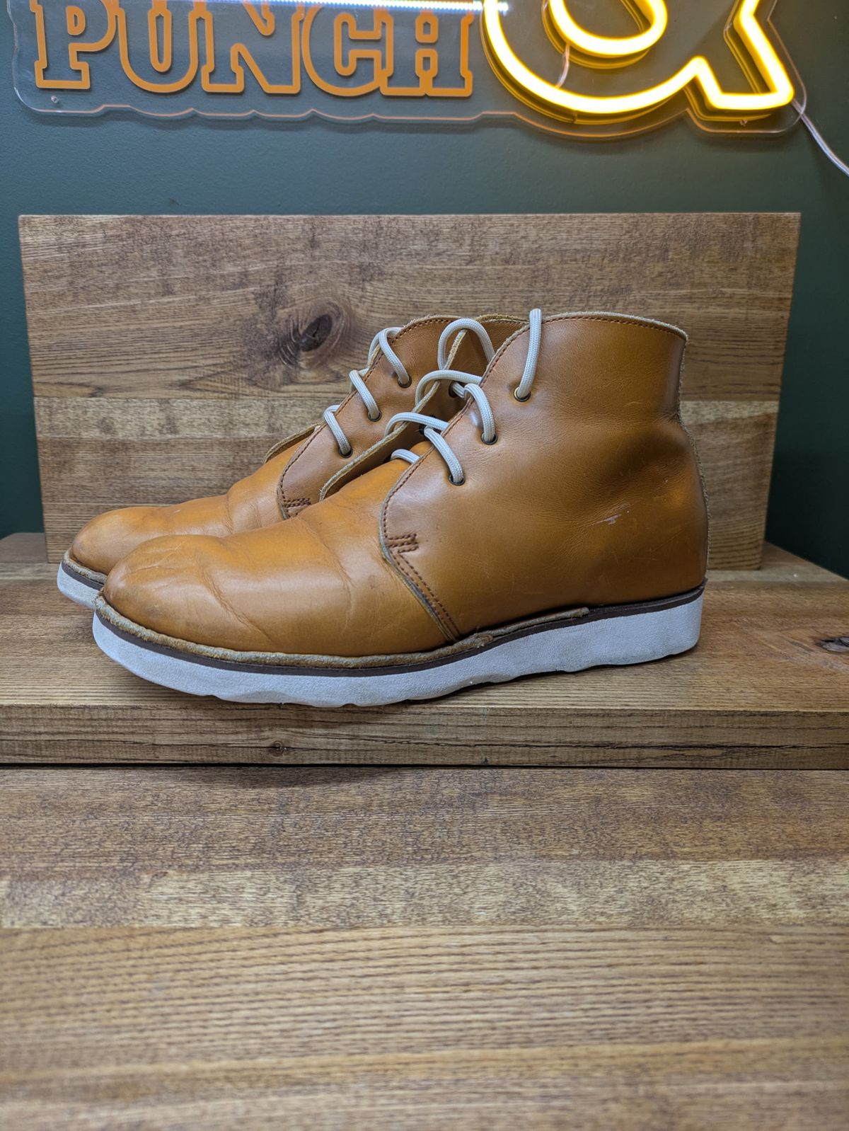 Photo by kristinr on March 5, 2025 of the Hook & Punch Chukka V2 in Horween Sunflower cavalier.