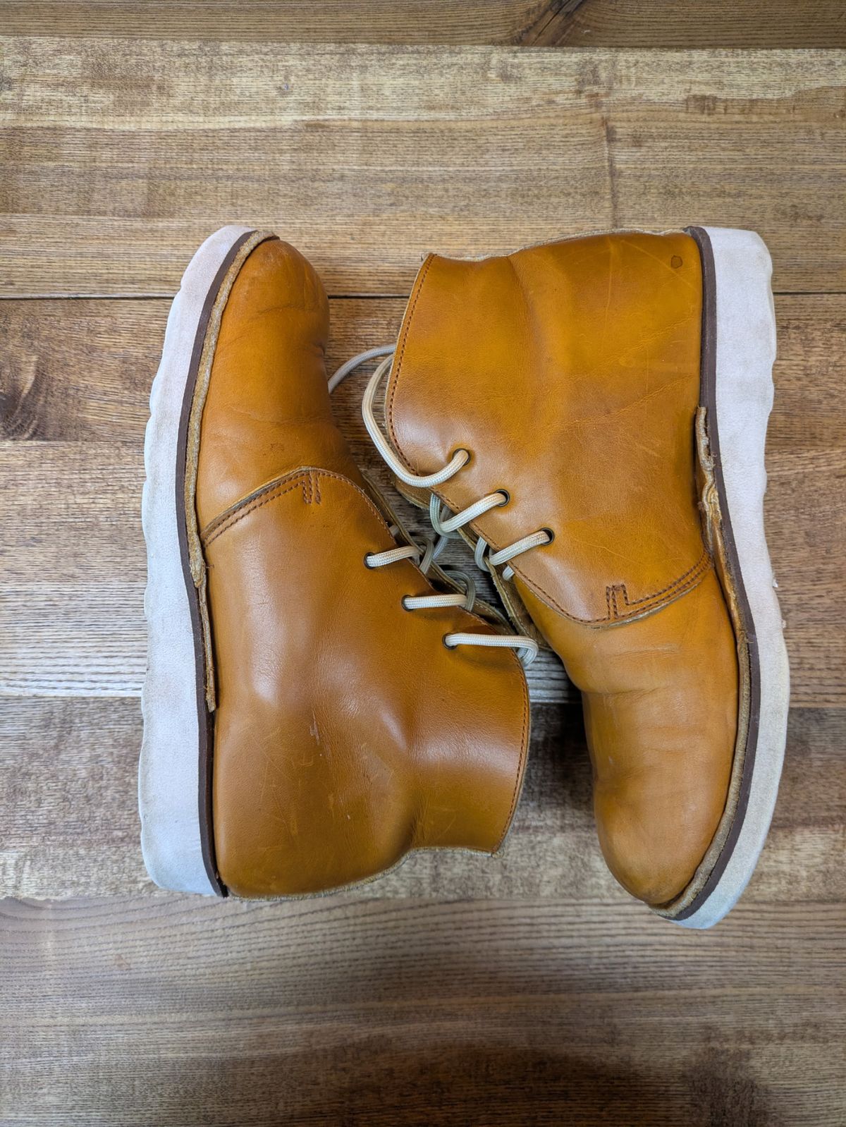 Photo by kristinr on March 5, 2025 of the Hook & Punch Chukka V2 in Horween Sunflower cavalier.