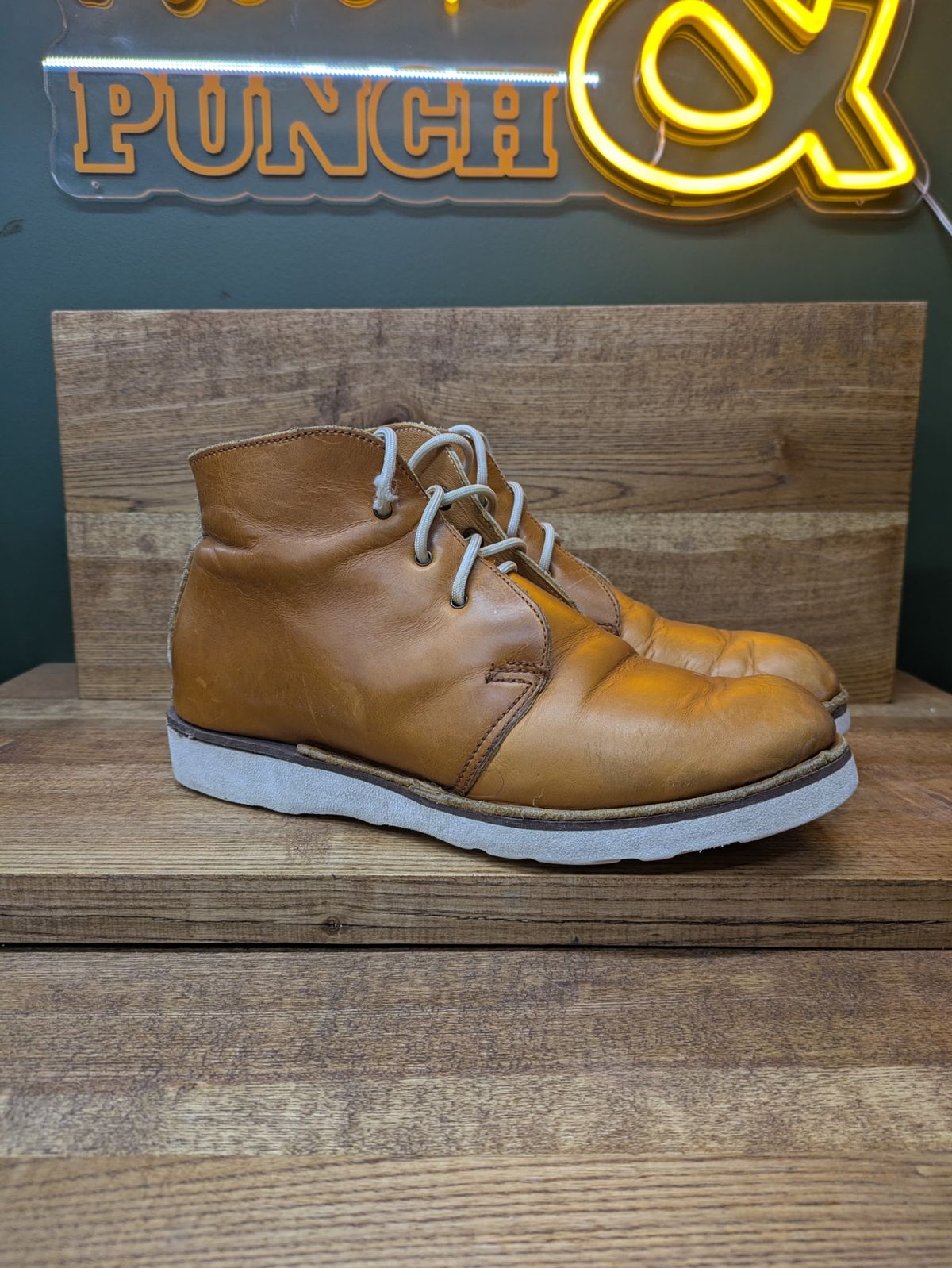 Photo by kristinr on March 5, 2025 of the Hook & Punch Chukka V2 in Horween Sunflower cavalier.