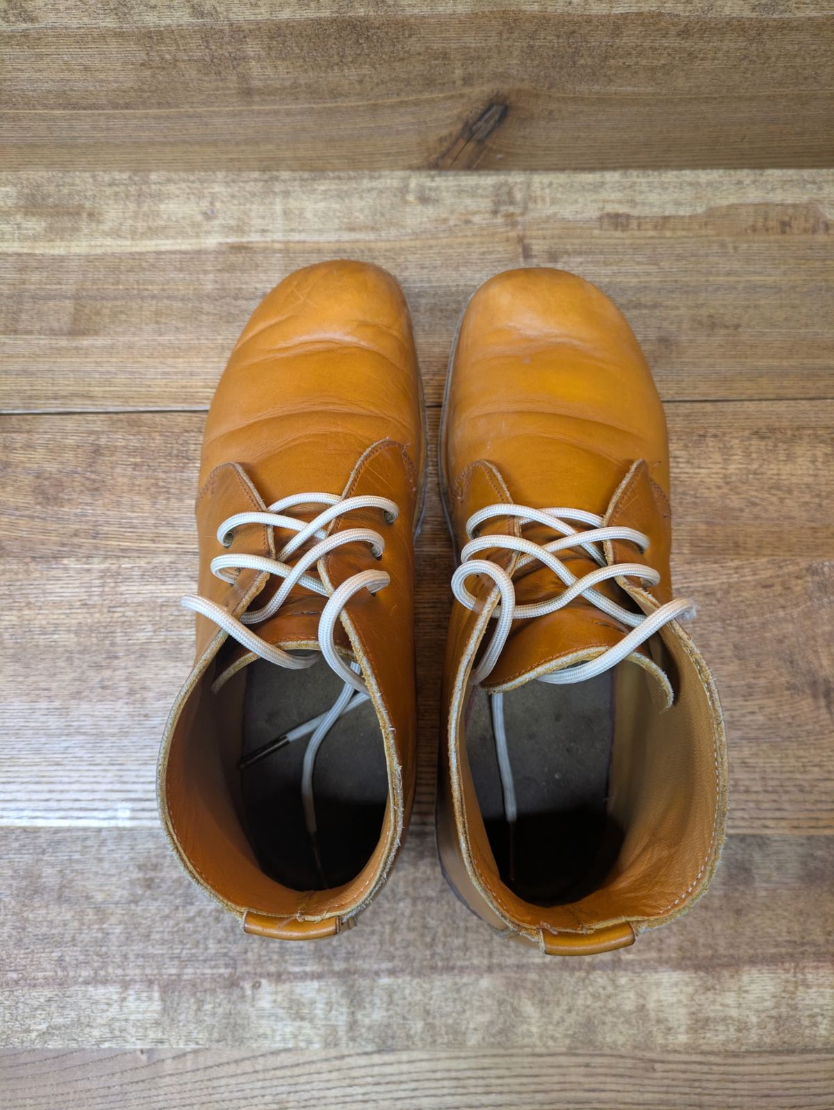 Photo by kristinr on March 5, 2025 of the Hook & Punch Chukka V2 in Horween Sunflower cavalier.