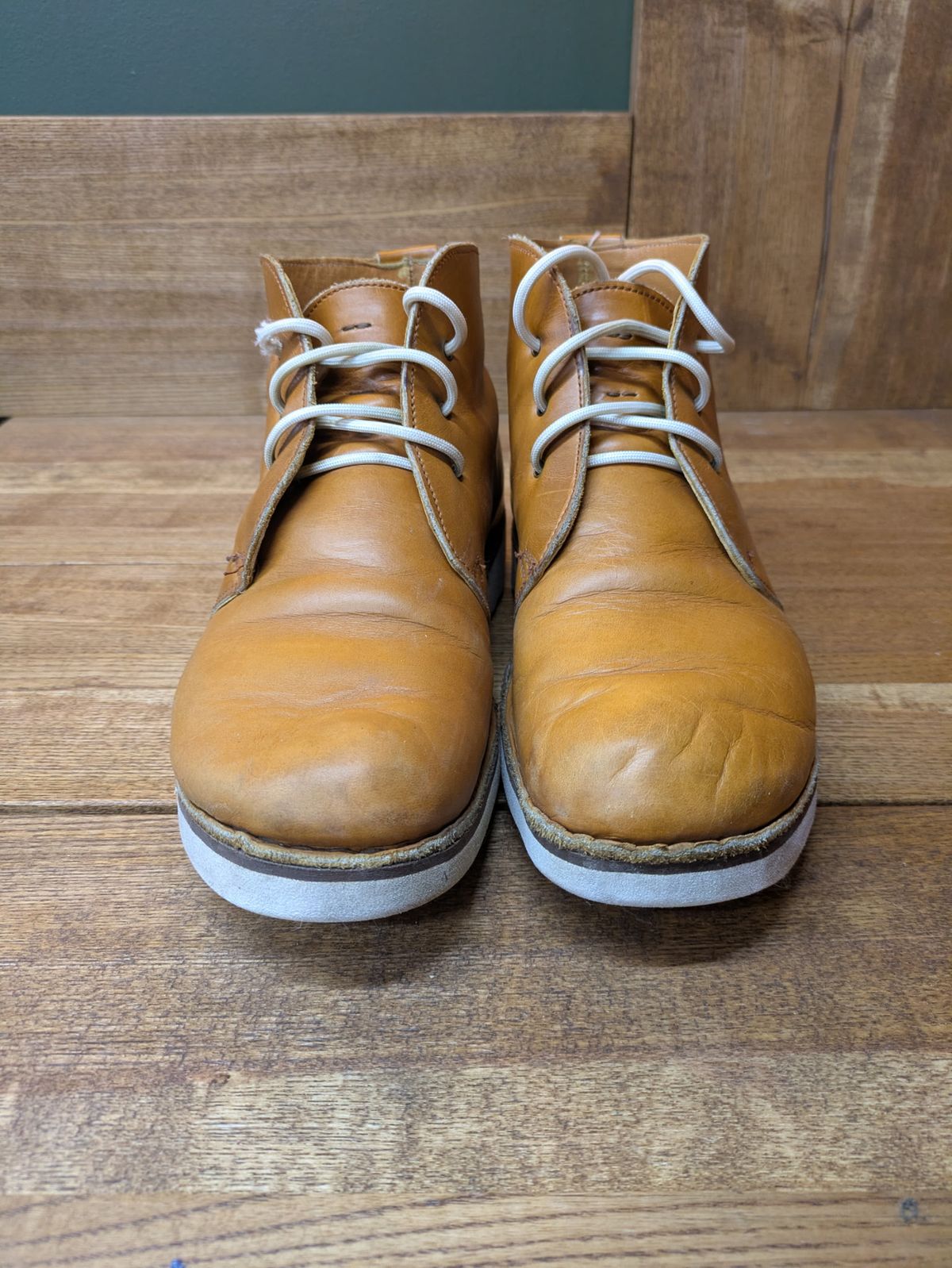 Photo by kristinr on April 4, 2025 of the Hook & Punch Chukka V2 in Horween Sunflower cavalier.