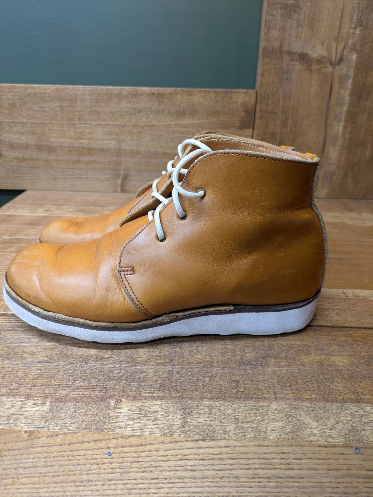 Photo by kristinr on April 4, 2025 of the Hook & Punch Chukka V2 in Horween Sunflower cavalier.