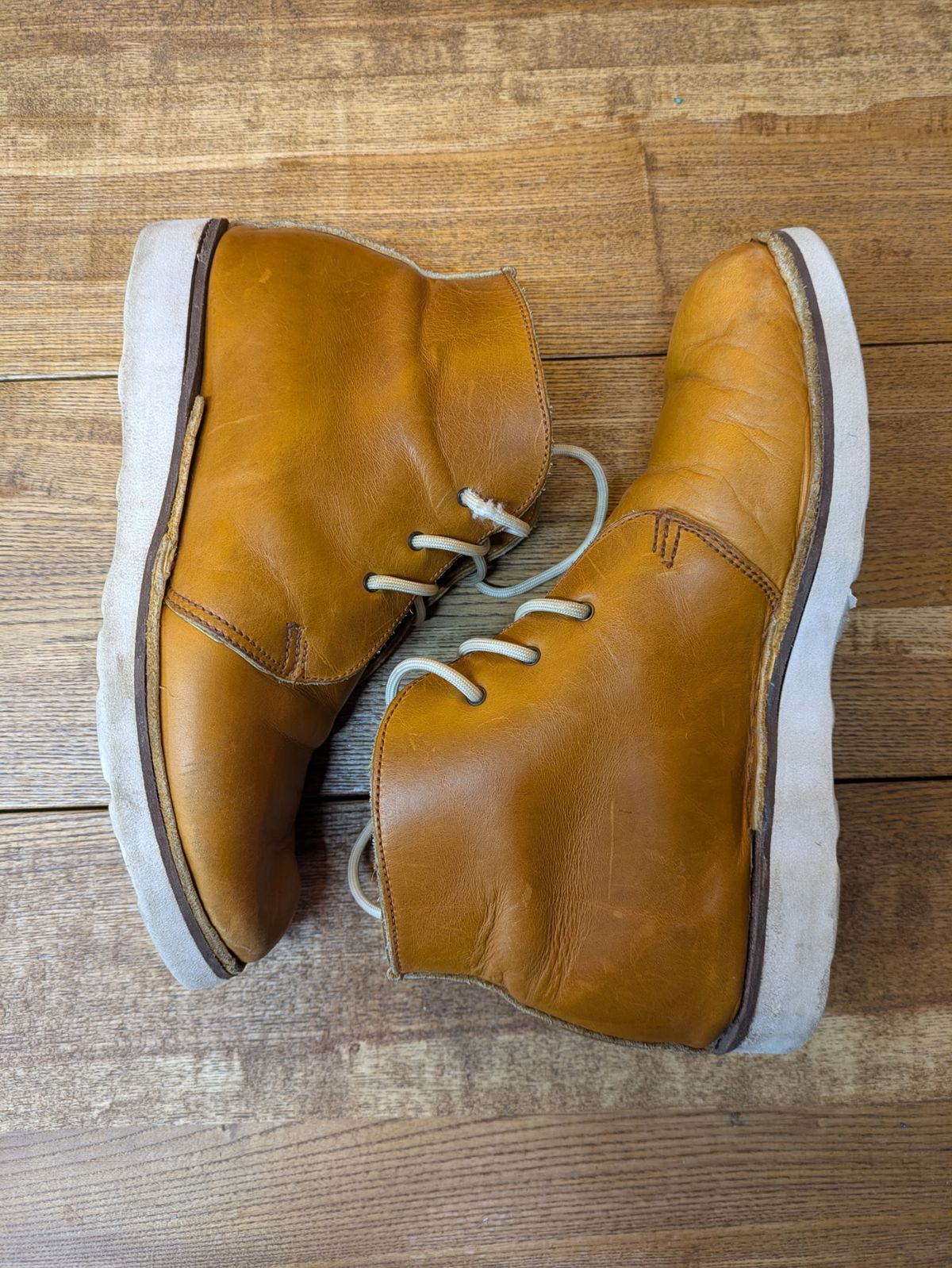 Photo by kristinr on April 4, 2025 of the Hook & Punch Chukka V2 in Horween Sunflower cavalier.