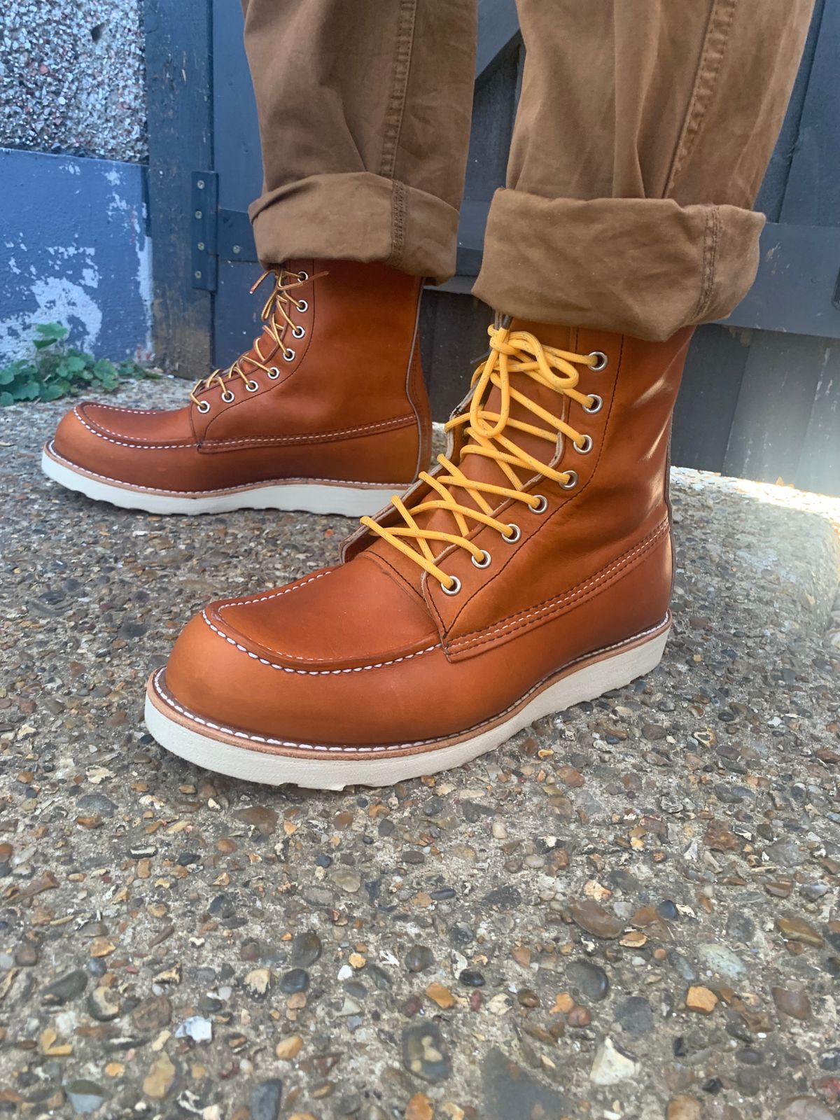 Photo by Snubz72 on August 19, 2022 of the Red Wing 8-Inch Classic Moc in S.B. Foot Oro Legacy.