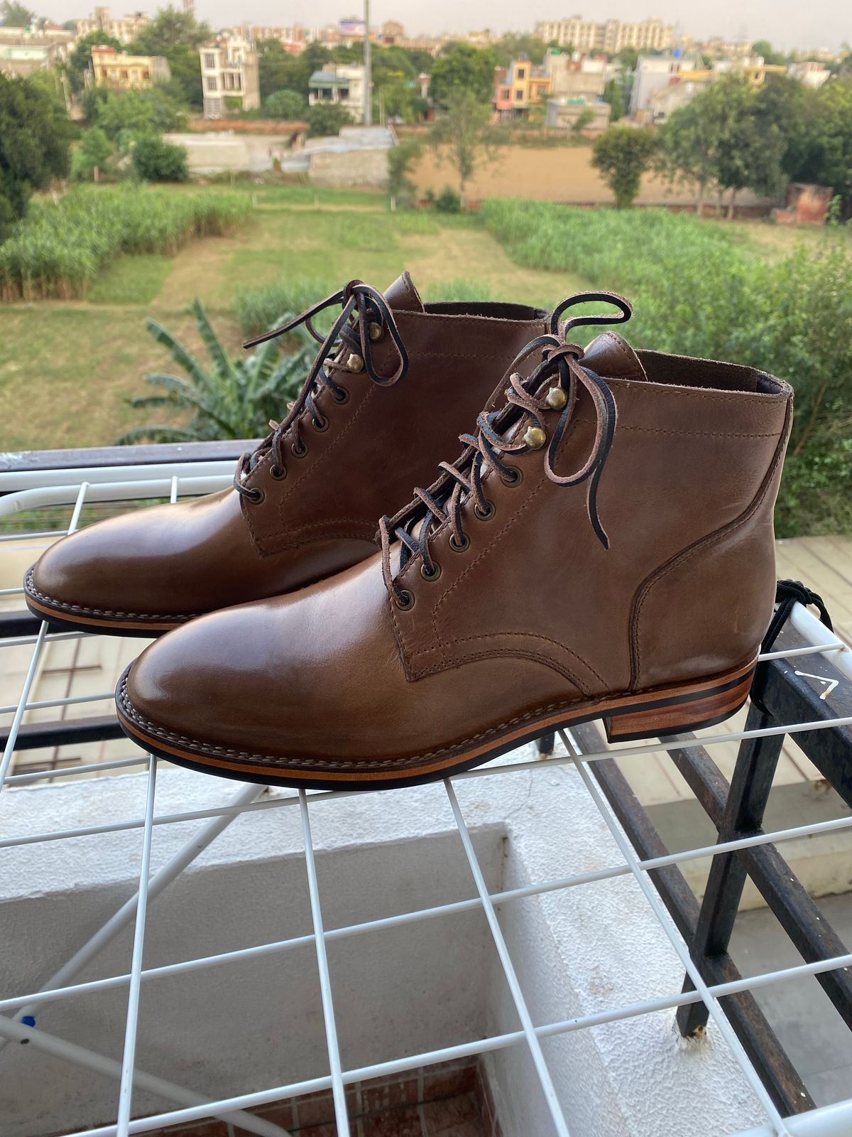 Photo by iPradeep on October 5, 2022 of the Blkbrd Shoemaker Rudiger Service Boot in Horween Natural Chromexcel.