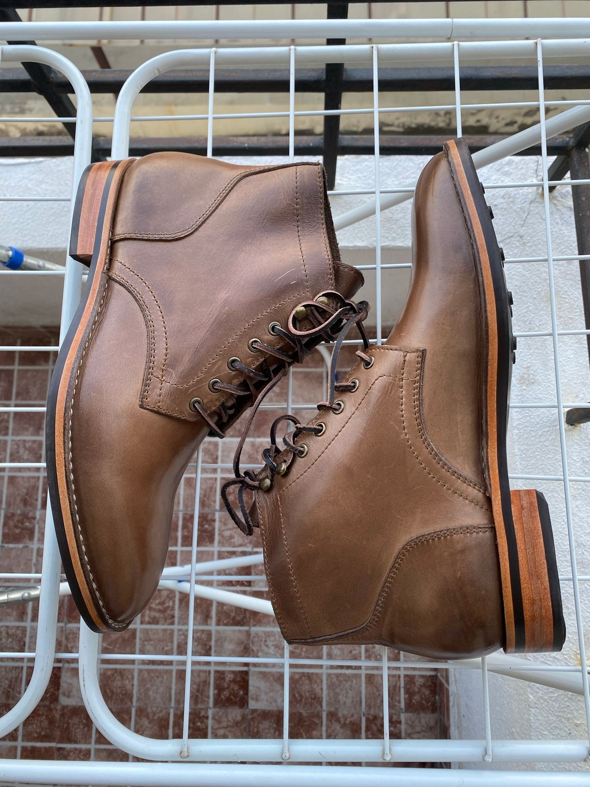Photo by iPradeep on October 5, 2022 of the Blkbrd Shoemaker Rudiger Service Boot in Horween Natural Chromexcel.