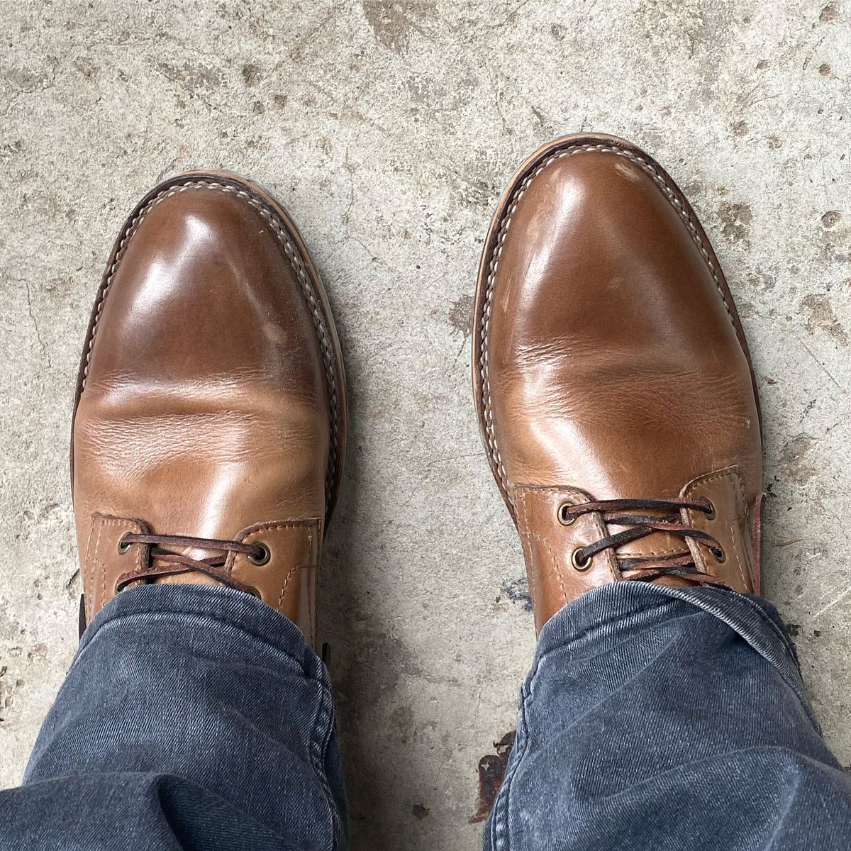 Photo by iPradeep on October 9, 2022 of the Blkbrd Shoemaker Rudiger Service Boot in Horween Natural Chromexcel.