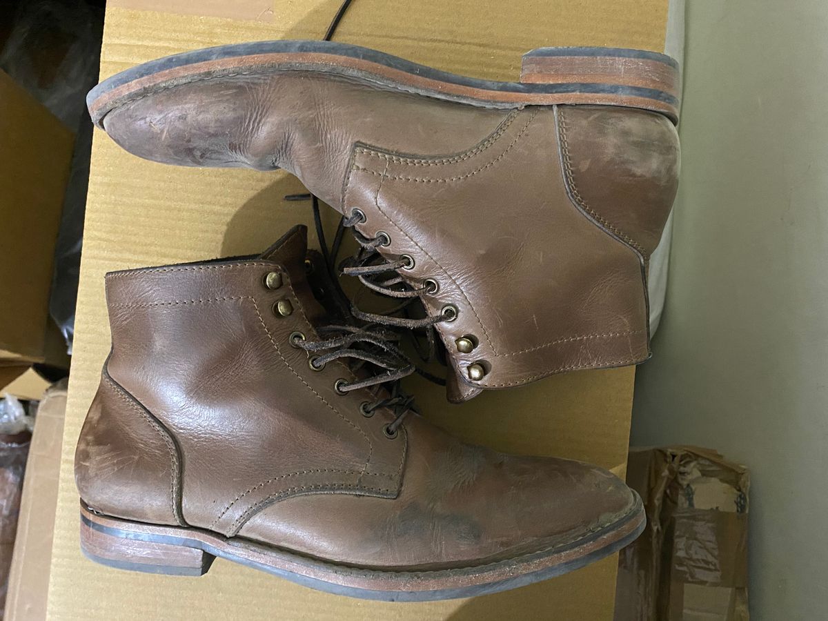 Photo by iPradeep on November 5, 2022 of the Blkbrd Shoemaker Rudiger Service Boot in Horween Natural Chromexcel.