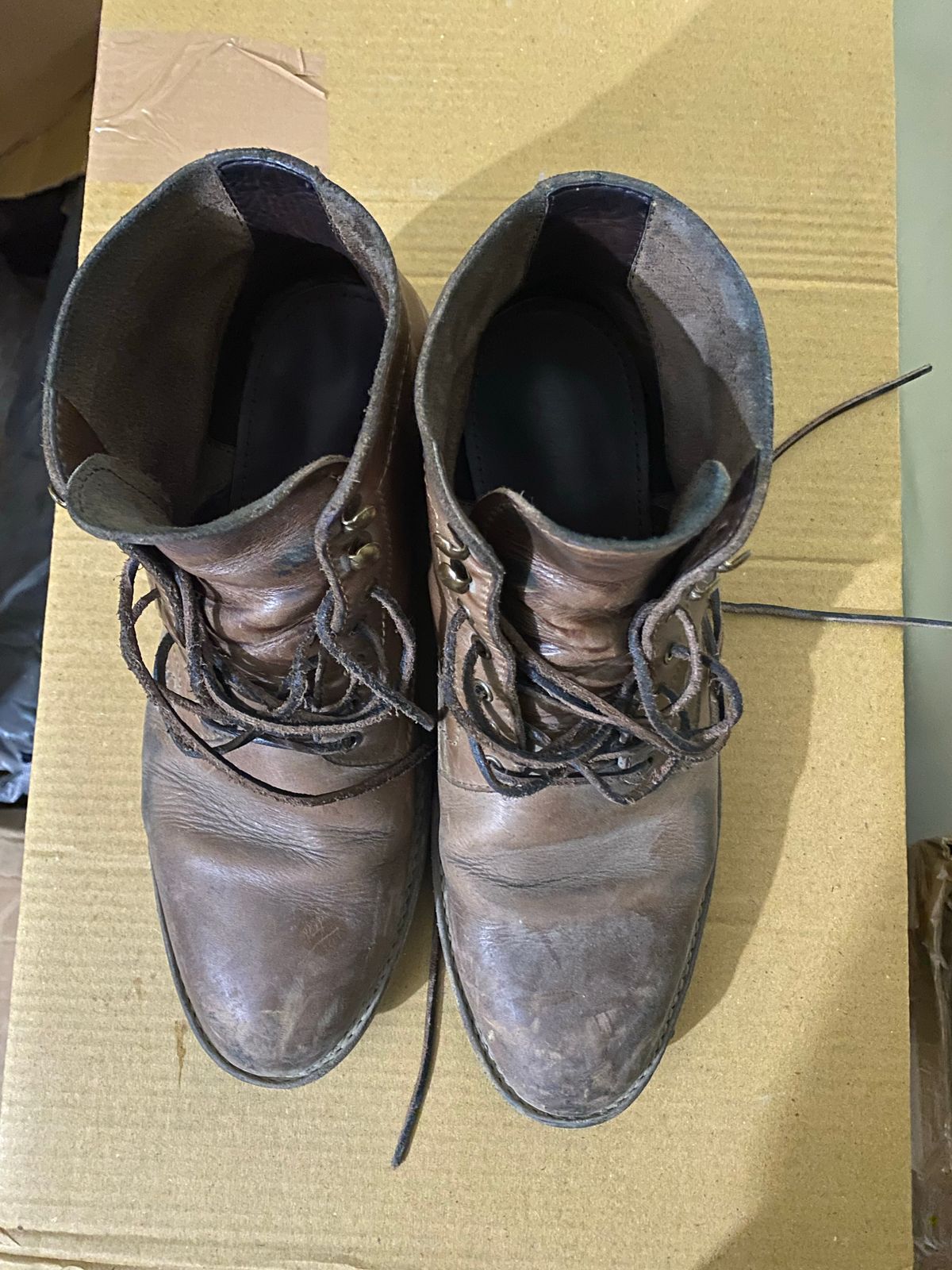 Photo by iPradeep on November 5, 2022 of the Blkbrd Shoemaker Rudiger Service Boot in Horween Natural Chromexcel.