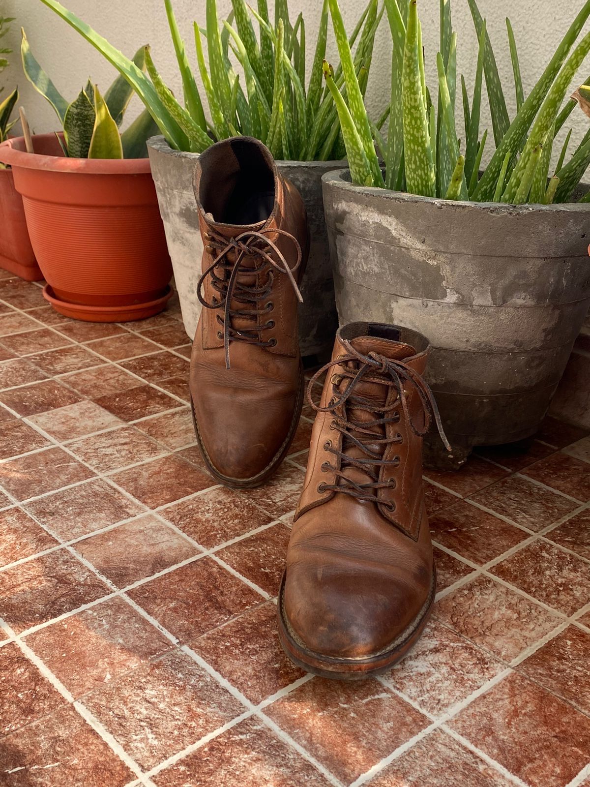 Photo by iPradeep on December 4, 2022 of the Blkbrd Shoemaker Rudiger Service Boot in Horween Natural Chromexcel.