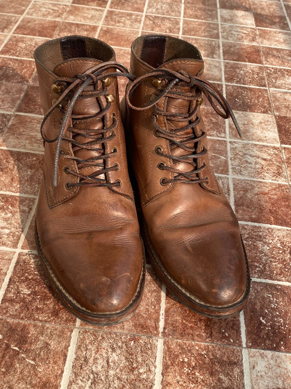 Photo by iPradeep on December 4, 2022 of the Blkbrd Shoemaker Rudiger Service Boot in Horween Natural Chromexcel.