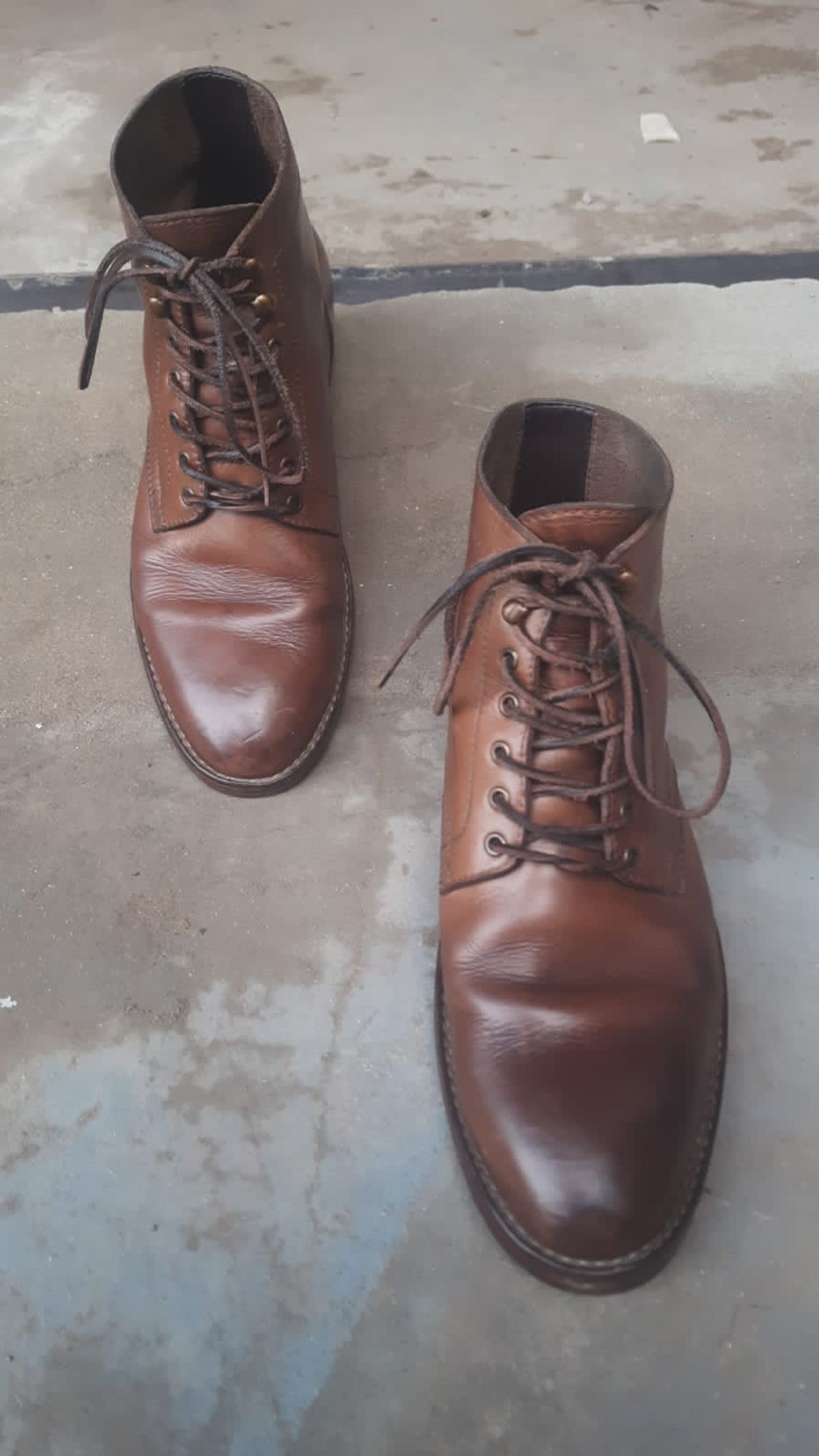 Photo by iPradeep on January 4, 2023 of the Blkbrd Shoemaker Rudiger Service Boot in Horween Natural Chromexcel.